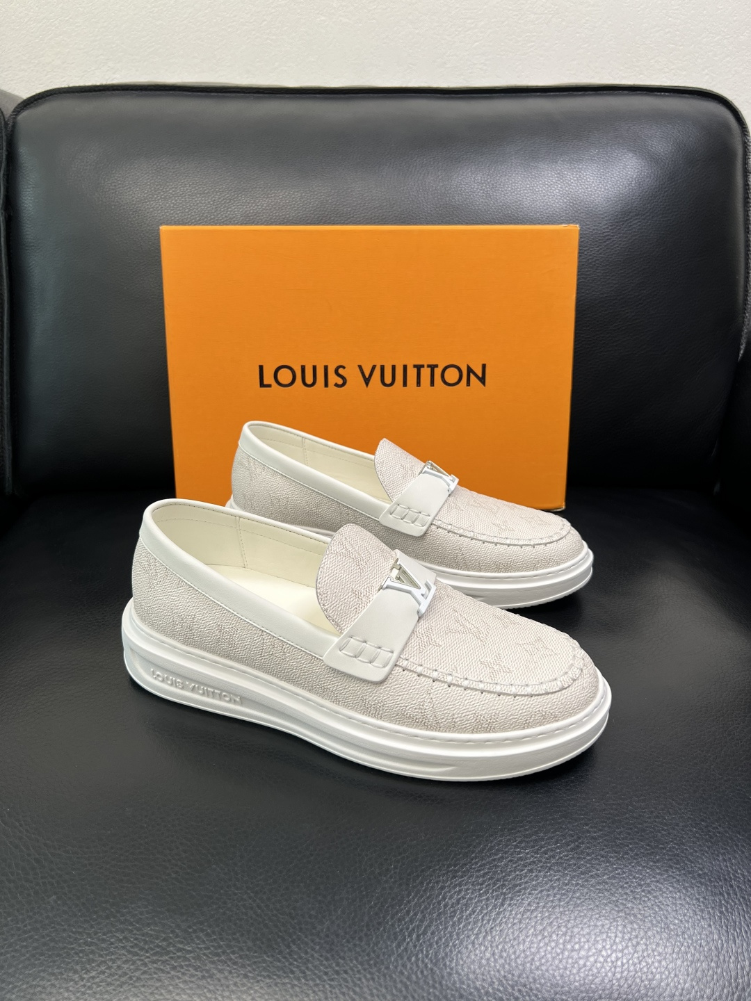 Lv 高品质 顶级工艺品 路易威登，运动板鞋专柜同步，鞋面意大利进口，高品质拼接缤纷色彩复杂工艺品，进口