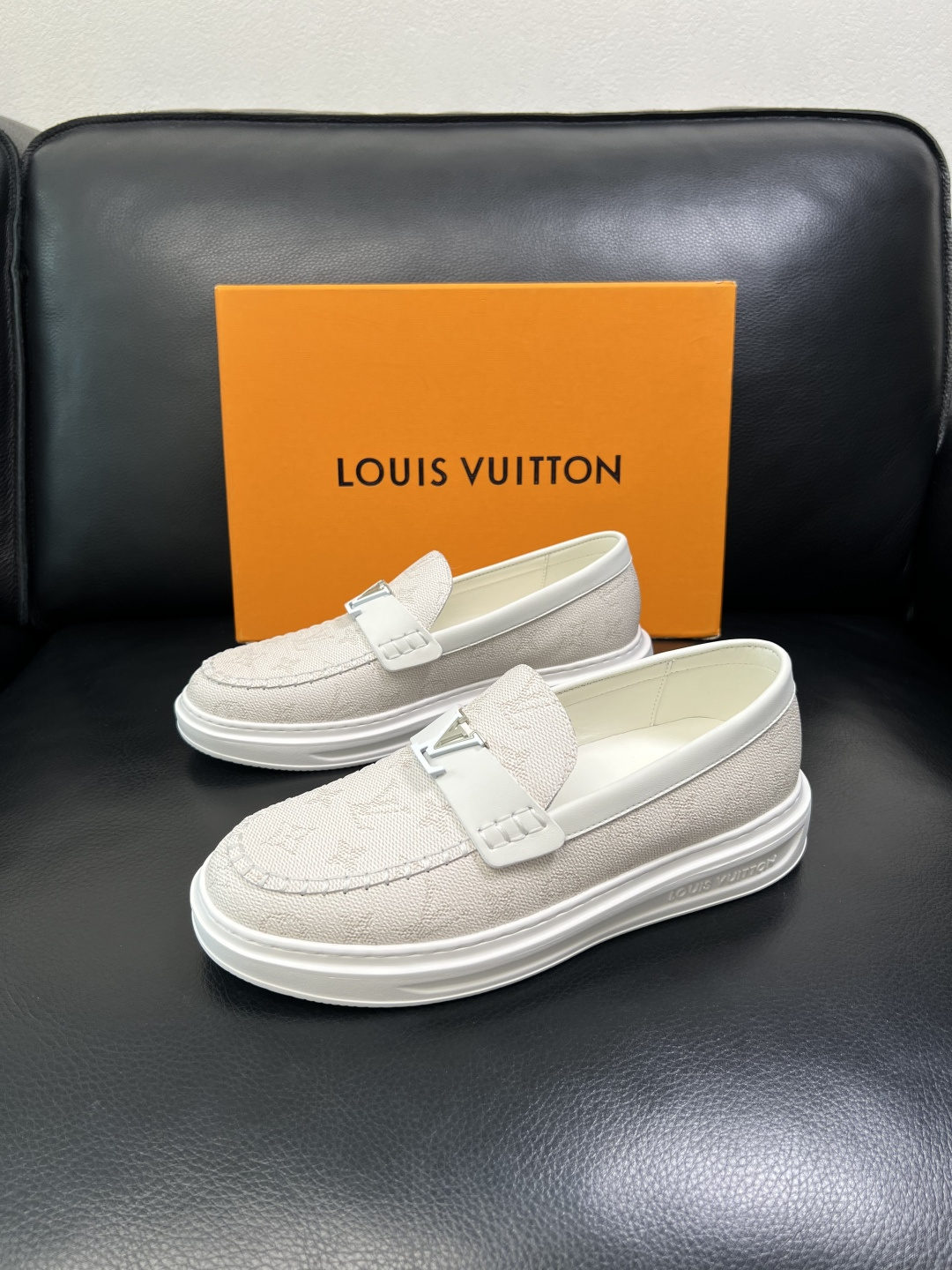 Lv 高品质 顶级工艺品 路易威登，运动板鞋专柜同步，鞋面意大利进口，高品质拼接缤纷色彩复杂工艺品，进口