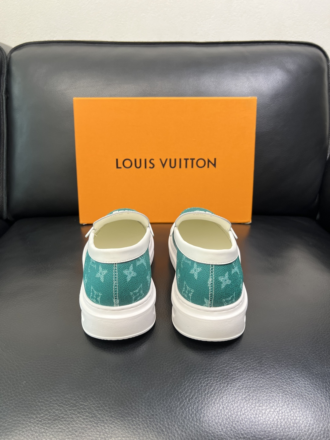 Lv 高品质 顶级工艺品 路易威登，运动板鞋专柜同步，鞋面意大利进口，高品质拼接缤纷色彩复杂工艺品，进口