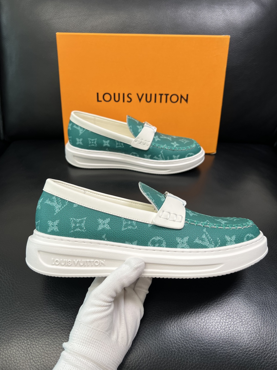 Lv 高品质 顶级工艺品 路易威登，运动板鞋专柜同步，鞋面意大利进口，高品质拼接缤纷色彩复杂工艺品，进口