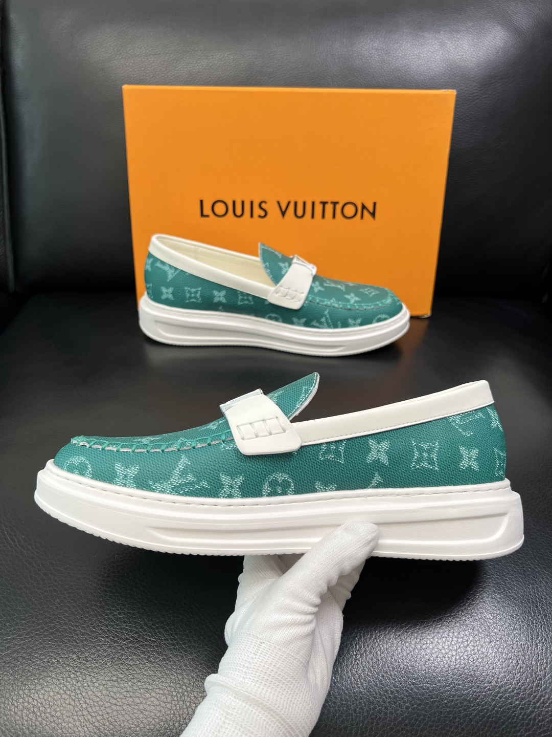 Lv 高品质 顶级工艺品 路易威登，运动板鞋专柜同步，鞋面意大利进口，高品质拼接缤纷色彩复杂工艺品，进口