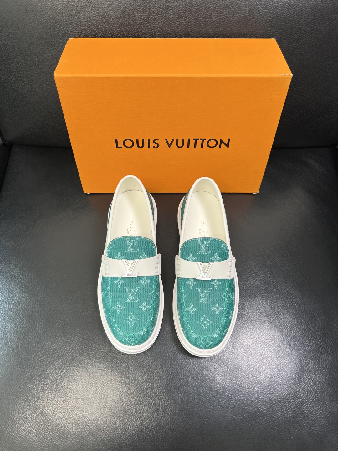 Lv 高品质 顶级工艺品 路易威登，运动板鞋专柜同步，鞋面意大利进口，高品质拼接缤纷色彩复杂工艺品，进口