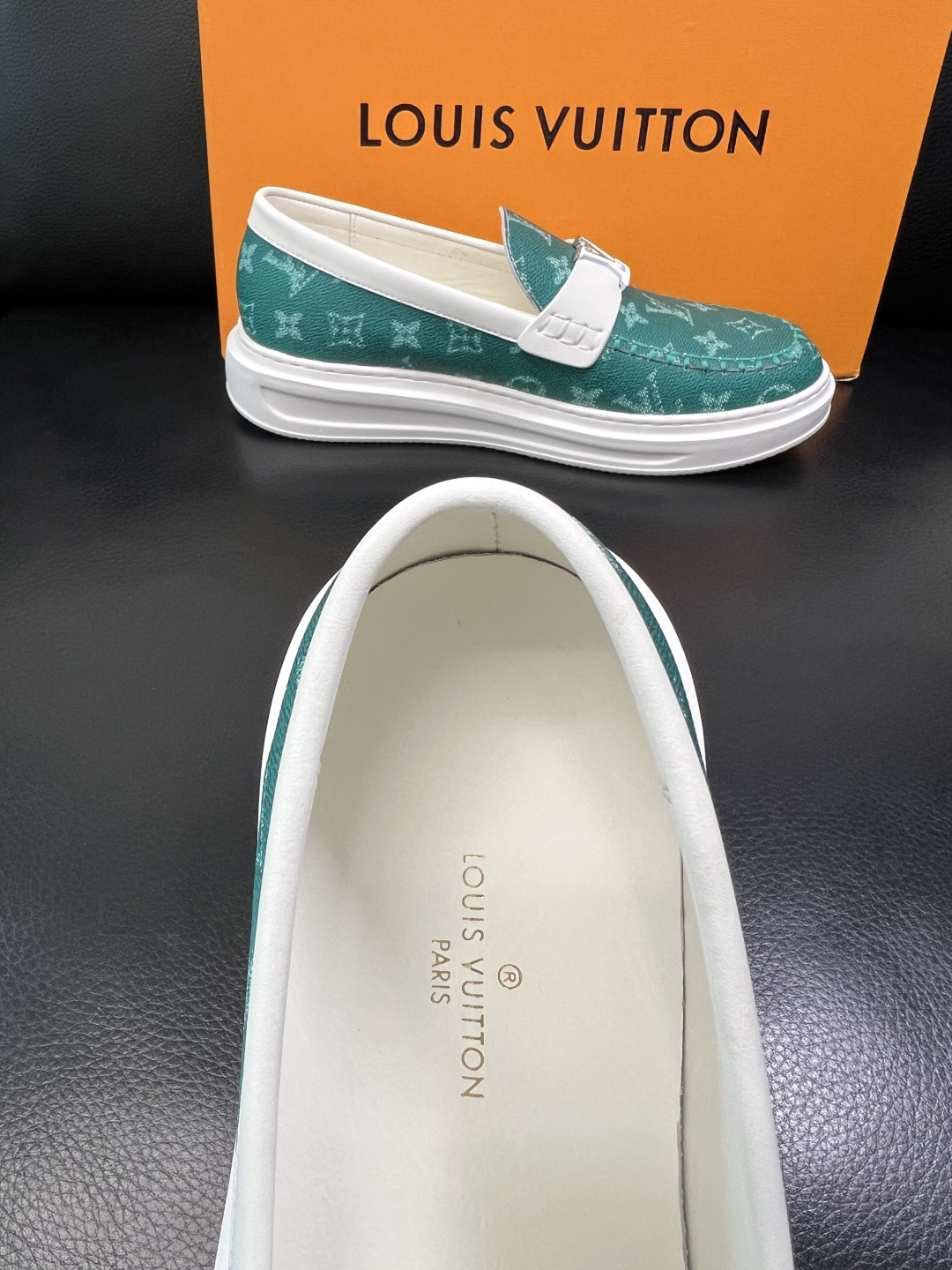 Lv 高品质 顶级工艺品 路易威登，运动板鞋专柜同步，鞋面意大利进口，高品质拼接缤纷色彩复杂工艺品，进口