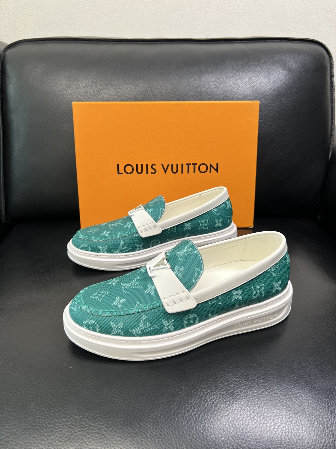 Lv 高品质 顶级工艺品 路易威登，运动板鞋专柜同步，鞋面意大利进口，高品质拼接缤纷色彩复杂工艺品，进口