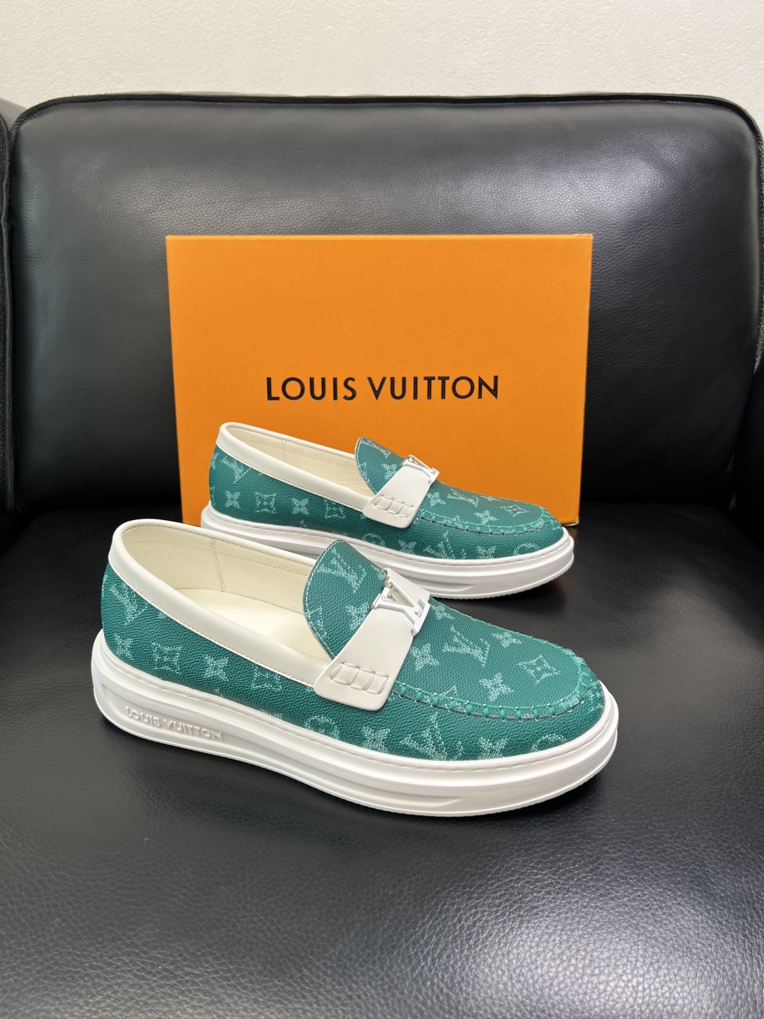 Lv 高品质 顶级工艺品 路易威登，运动板鞋专柜同步，鞋面意大利进口，高品质拼接缤纷色彩复杂工艺品，进口