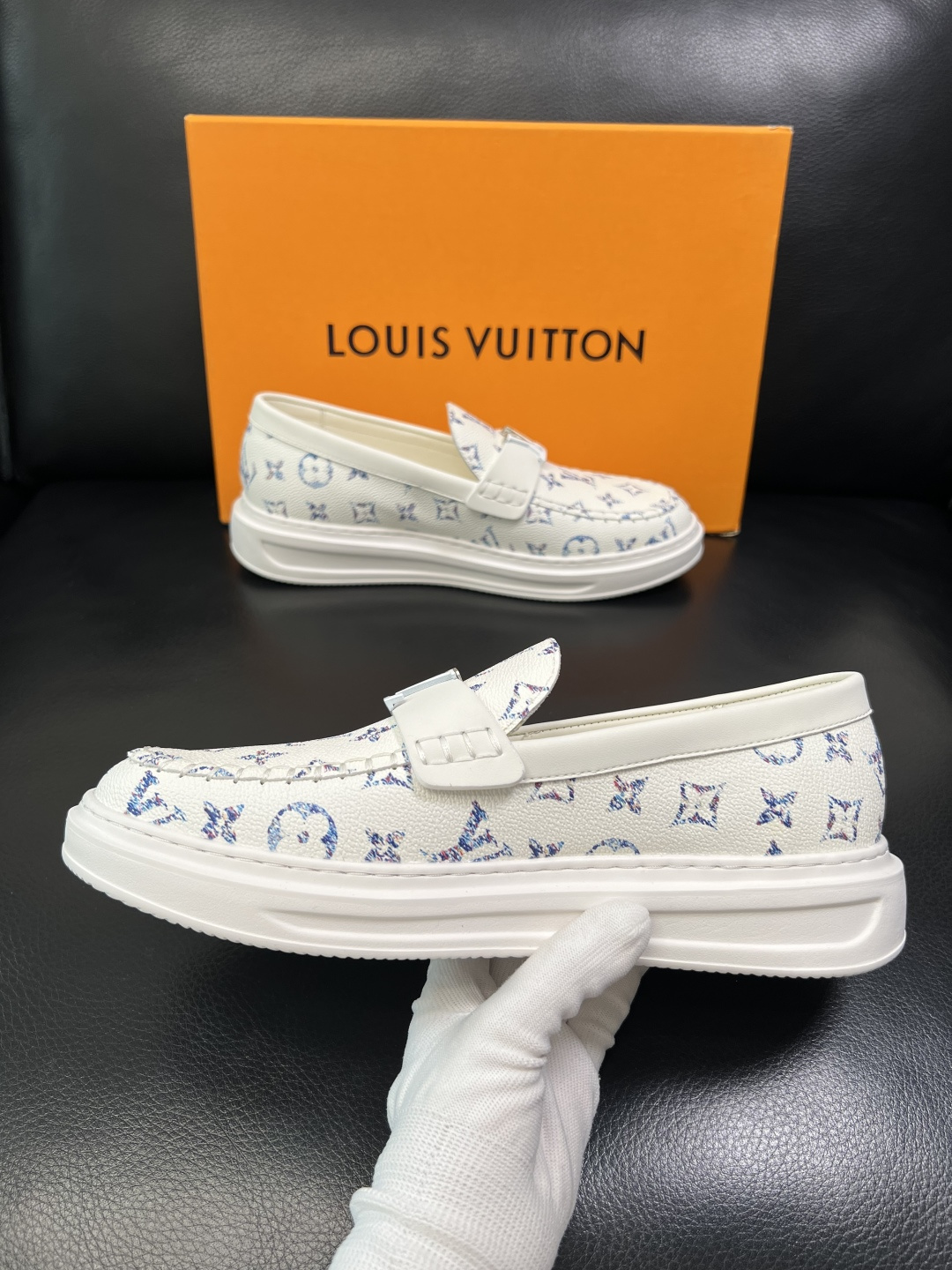 Lv 高品质 顶级工艺品 路易威登，运动板鞋专柜同步，鞋面意大利进口，高品质拼接缤纷色彩复杂工艺品，进口