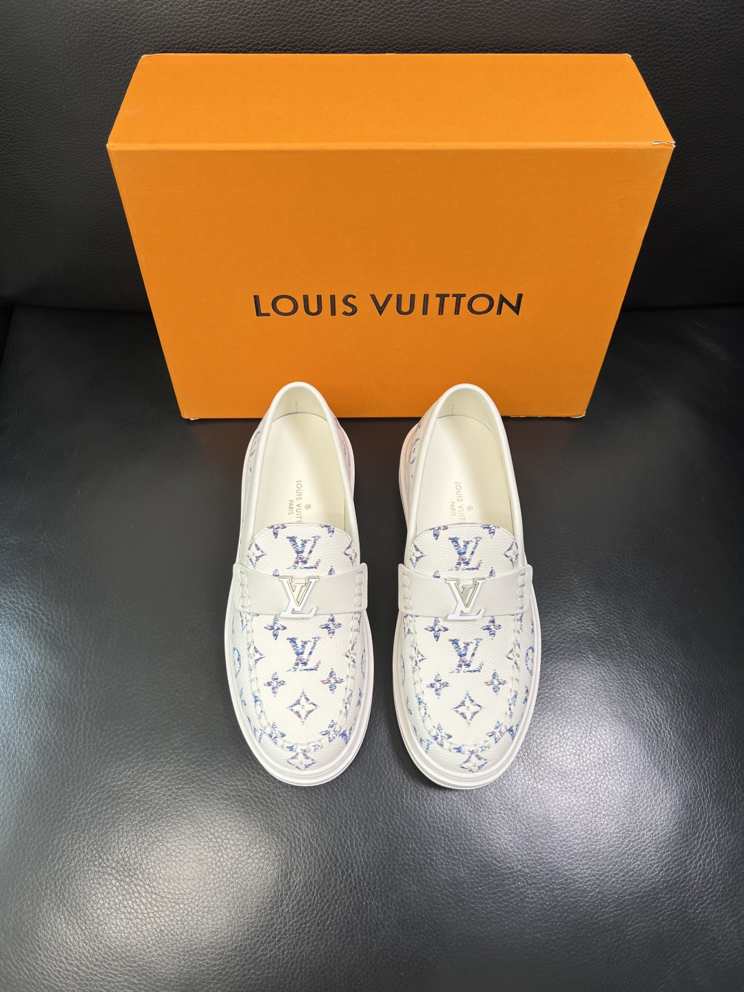 Lv 高品质 顶级工艺品 路易威登，运动板鞋专柜同步，鞋面意大利进口，高品质拼接缤纷色彩复杂工艺品，进口