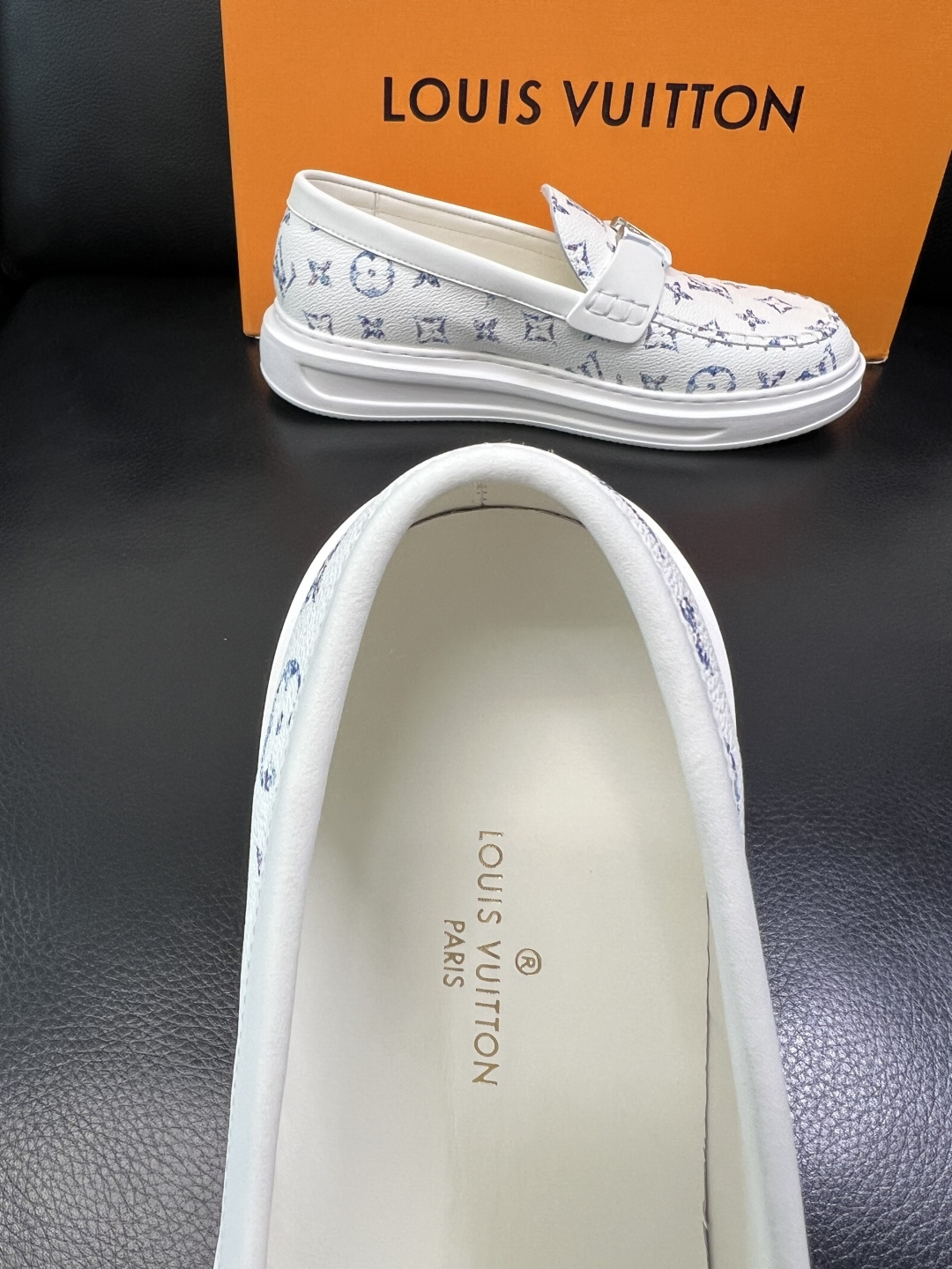 Lv 高品质 顶级工艺品 路易威登，运动板鞋专柜同步，鞋面意大利进口，高品质拼接缤纷色彩复杂工艺品，进口