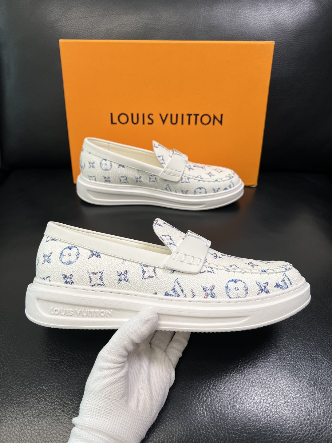 Lv 高品质 顶级工艺品 路易威登，运动板鞋专柜同步，鞋面意大利进口，高品质拼接缤纷色彩复杂工艺品，进口