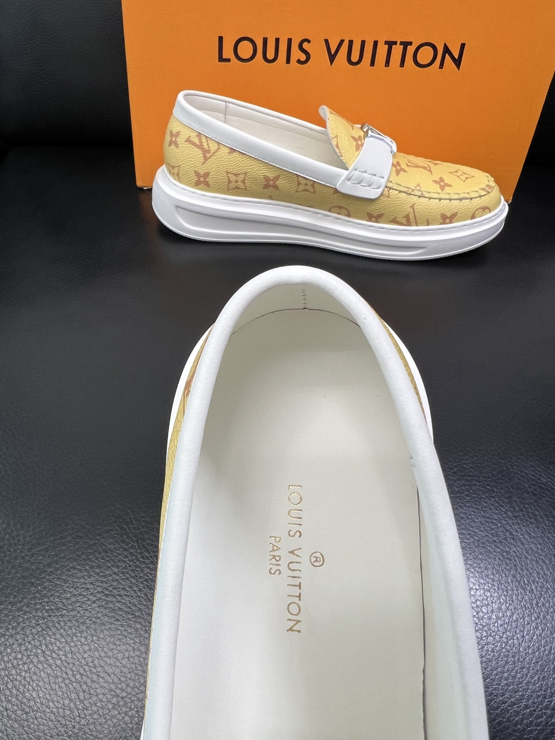 Lv 高品质 顶级工艺品 路易威登，运动板鞋专柜同步，鞋面意大利进口，高品质拼接缤纷色彩复杂工艺品，进口