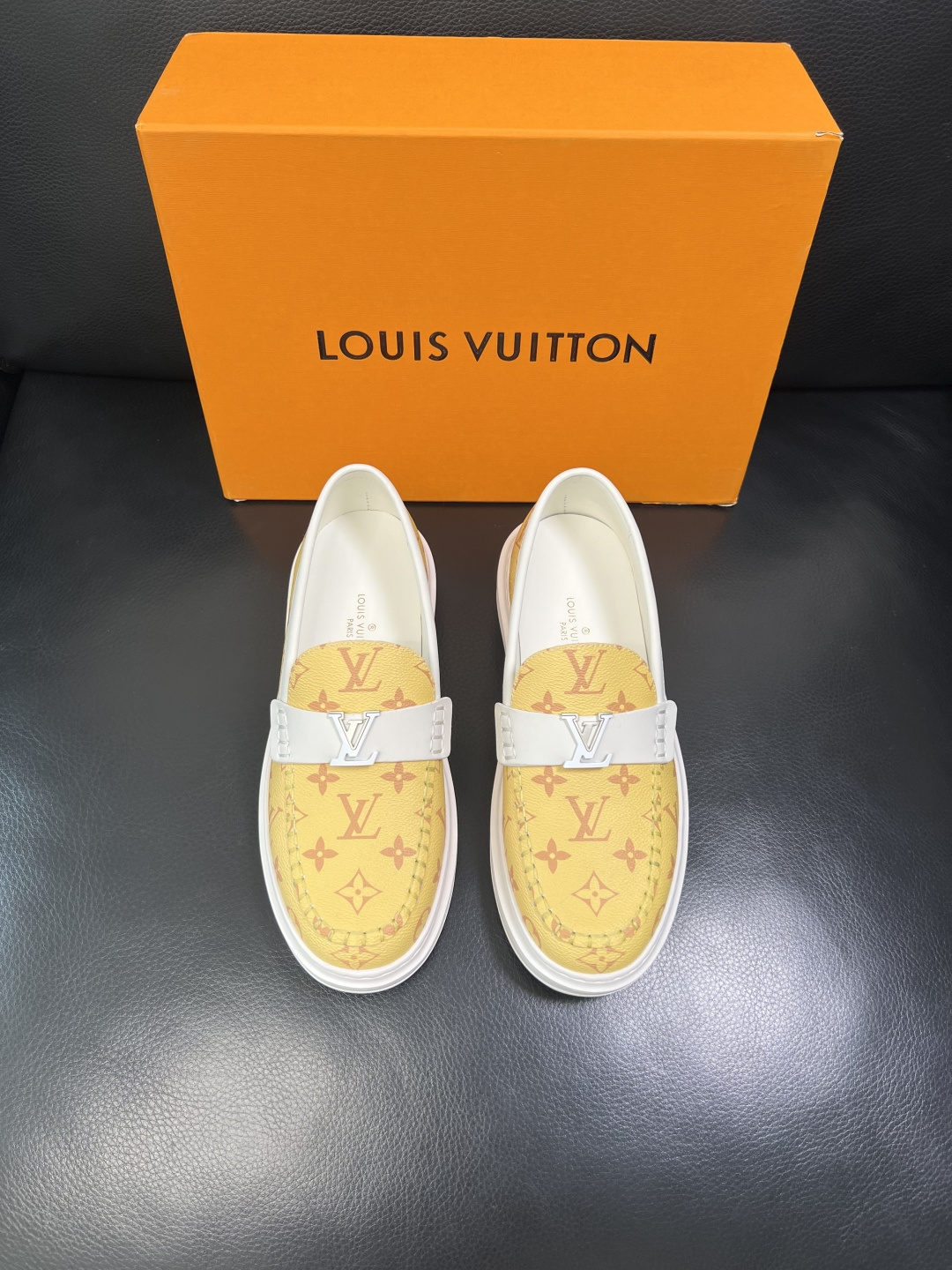 Lv 高品质 顶级工艺品 路易威登，运动板鞋专柜同步，鞋面意大利进口，高品质拼接缤纷色彩复杂工艺品，进口