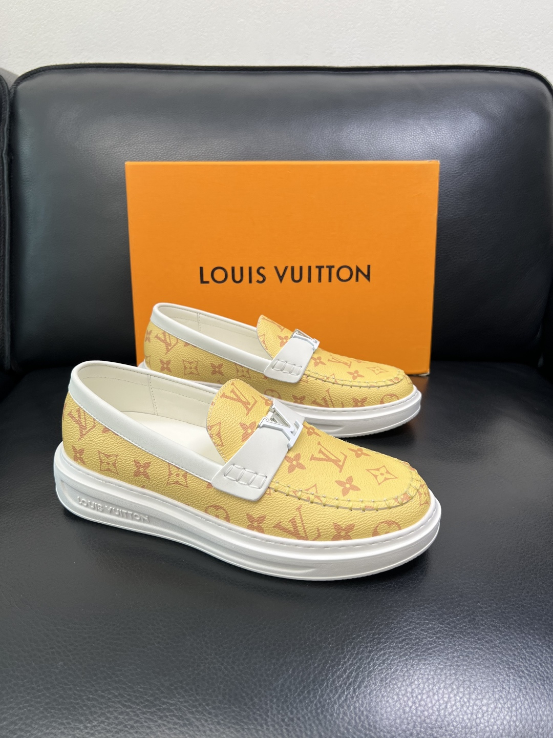 Lv 高品质 顶级工艺品 路易威登，运动板鞋专柜同步，鞋面意大利进口，高品质拼接缤纷色彩复杂工艺品，进口