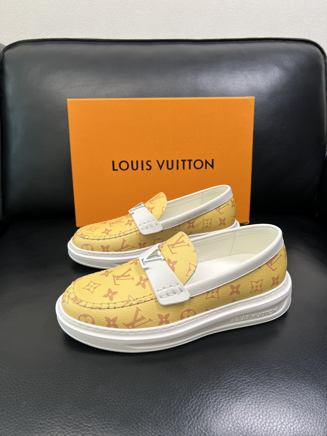 Lv 高品质 顶级工艺品 路易威登，运动板鞋专柜同步，鞋面意大利进口，高品质拼接缤纷色彩复杂工艺品，进口