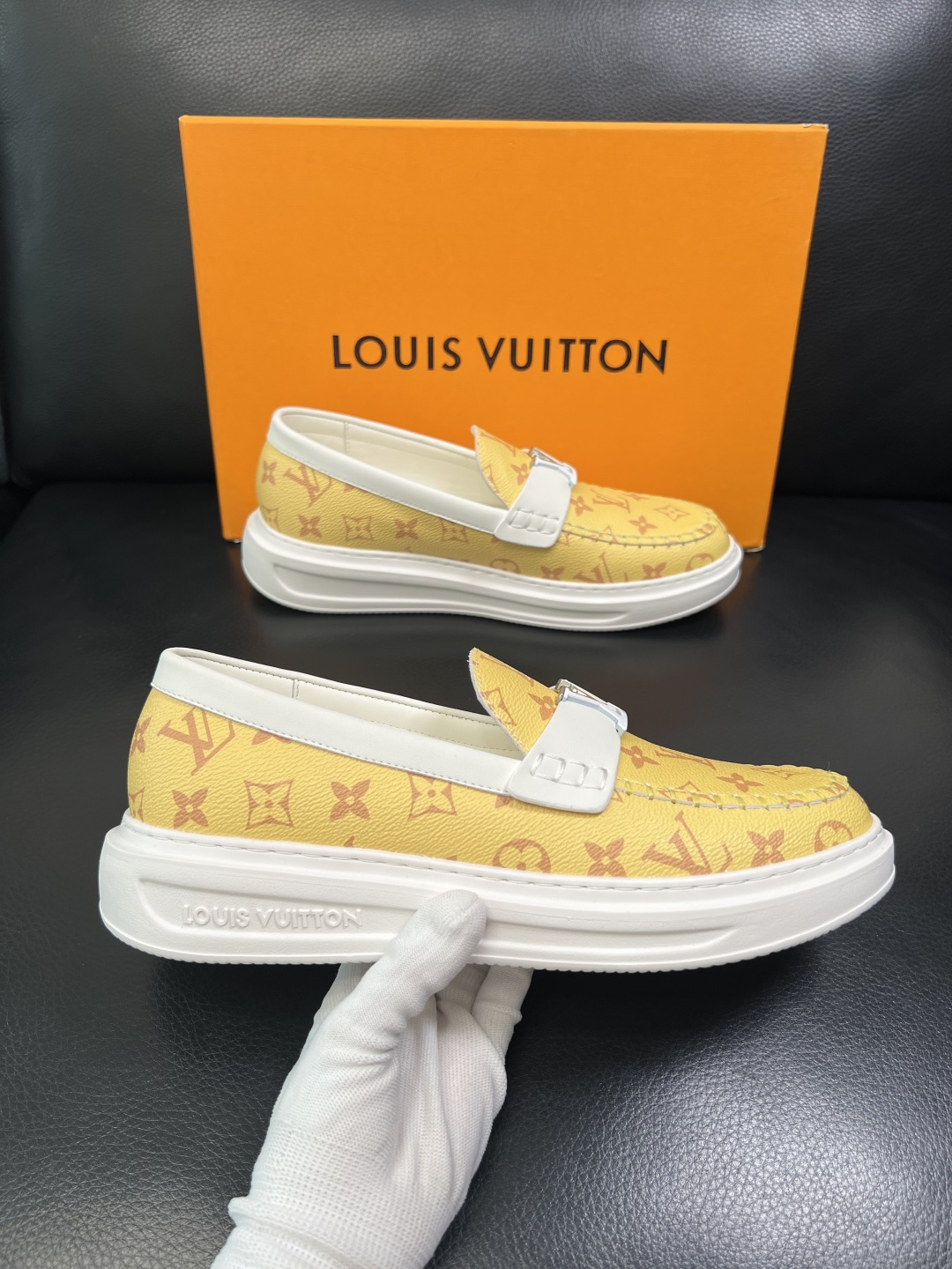 Lv 高品质 顶级工艺品 路易威登，运动板鞋专柜同步，鞋面意大利进口，高品质拼接缤纷色彩复杂工艺品，进口