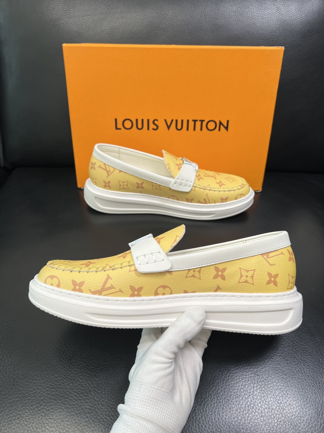 Lv 高品质 顶级工艺品 路易威登，运动板鞋专柜同步，鞋面意大利进口，高品质拼接缤纷色彩复杂工艺品，进口