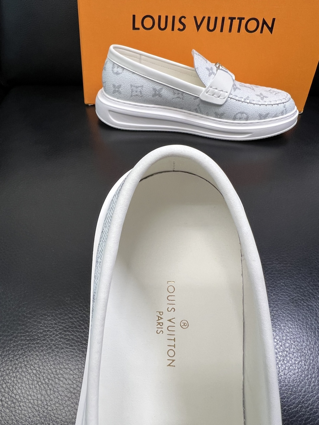 Lv 高品质 顶级工艺品 路易威登，运动板鞋专柜同步，鞋面意大利进口，高品质拼接缤纷色彩复杂工艺品，进口