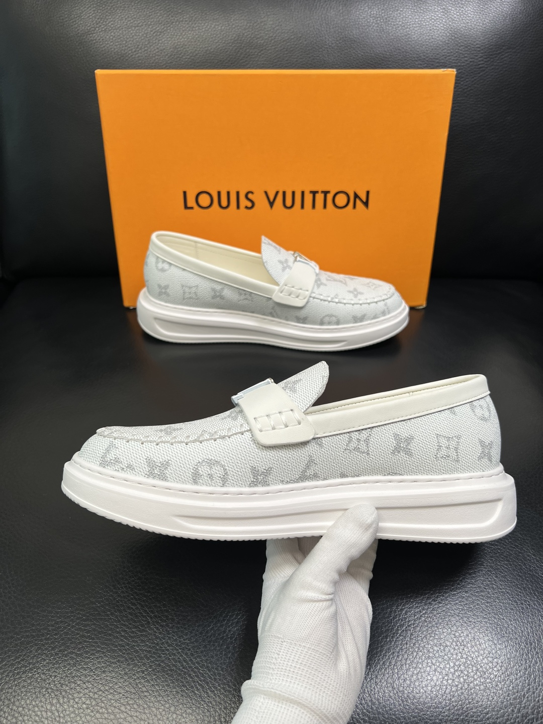 Lv 高品质 顶级工艺品 路易威登，运动板鞋专柜同步，鞋面意大利进口，高品质拼接缤纷色彩复杂工艺品，进口