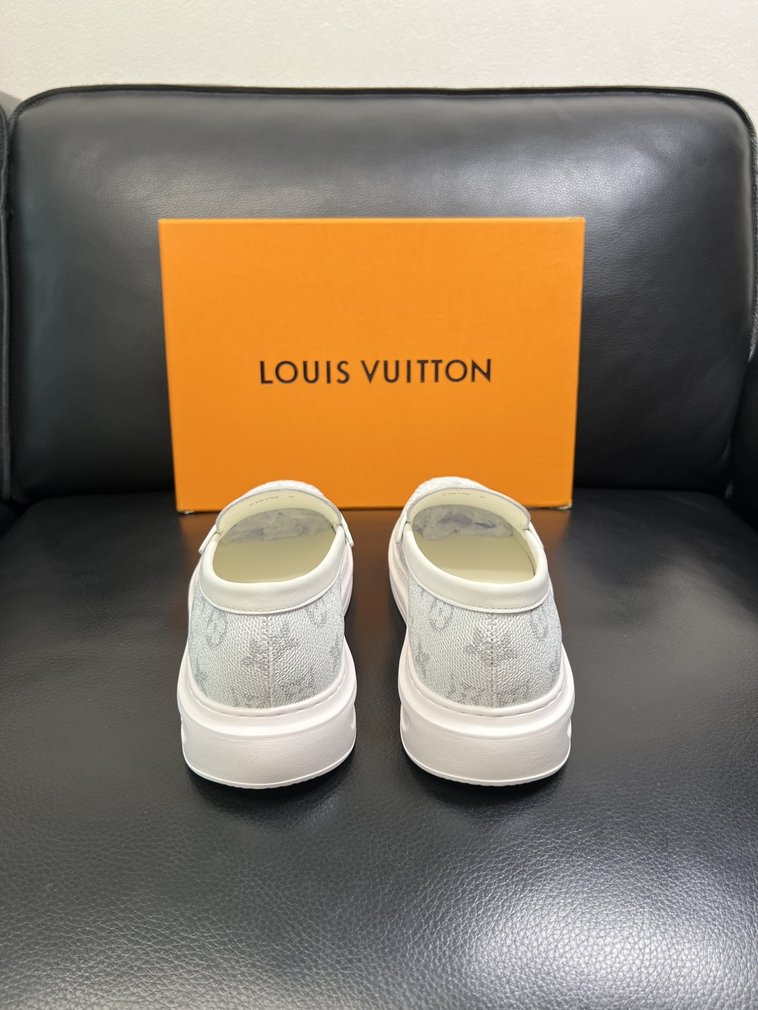 Lv 高品质 顶级工艺品 路易威登，运动板鞋专柜同步，鞋面意大利进口，高品质拼接缤纷色彩复杂工艺品，进口