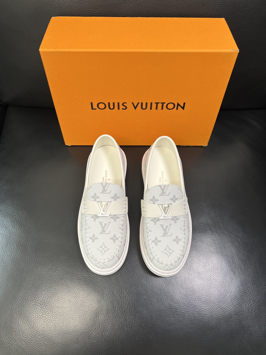 Lv 高品质 顶级工艺品 路易威登，运动板鞋专柜同步，鞋面意大利进口，高品质拼接缤纷色彩复杂工艺品，进口