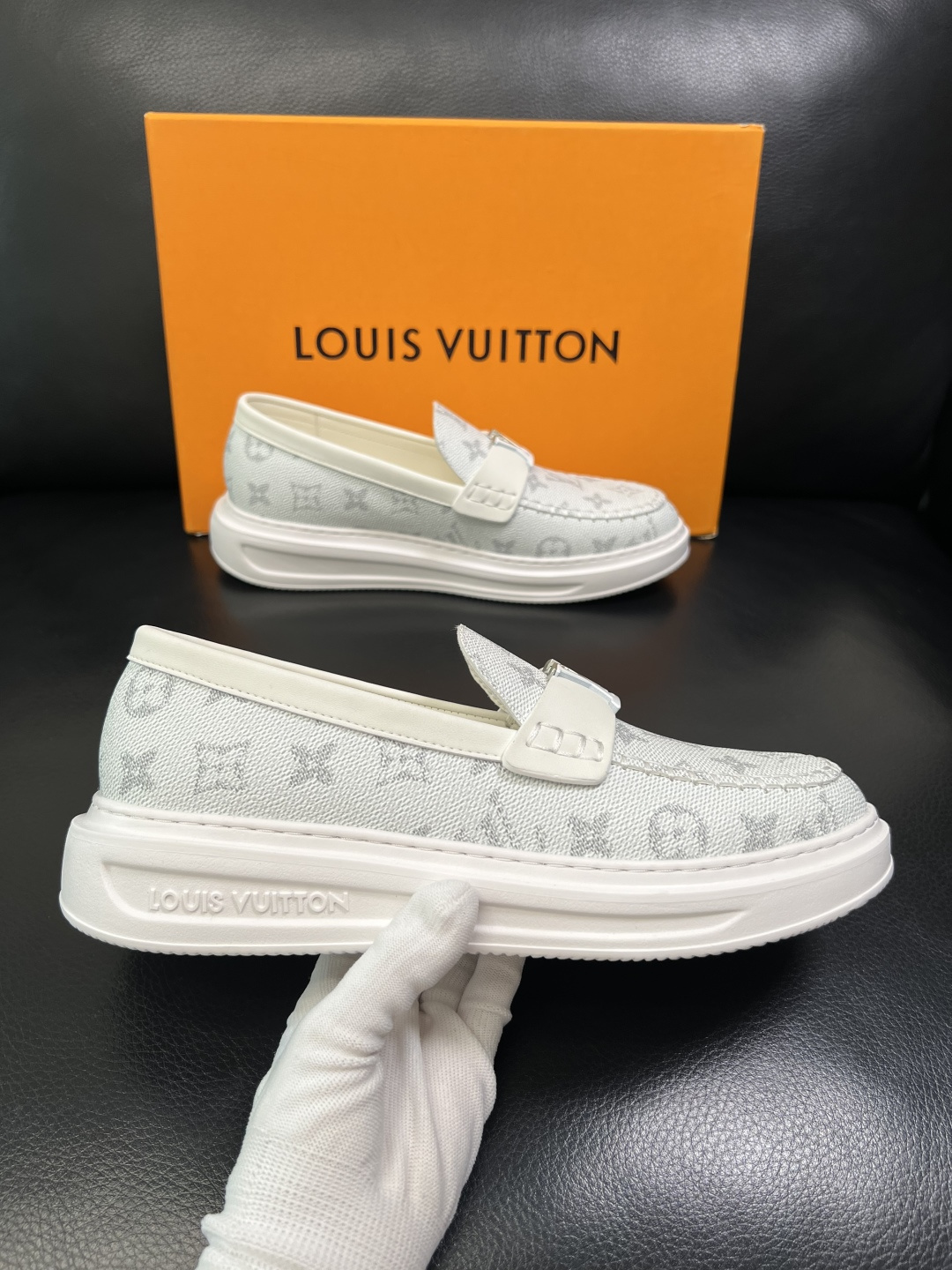 Lv 高品质 顶级工艺品 路易威登，运动板鞋专柜同步，鞋面意大利进口，高品质拼接缤纷色彩复杂工艺品，进口