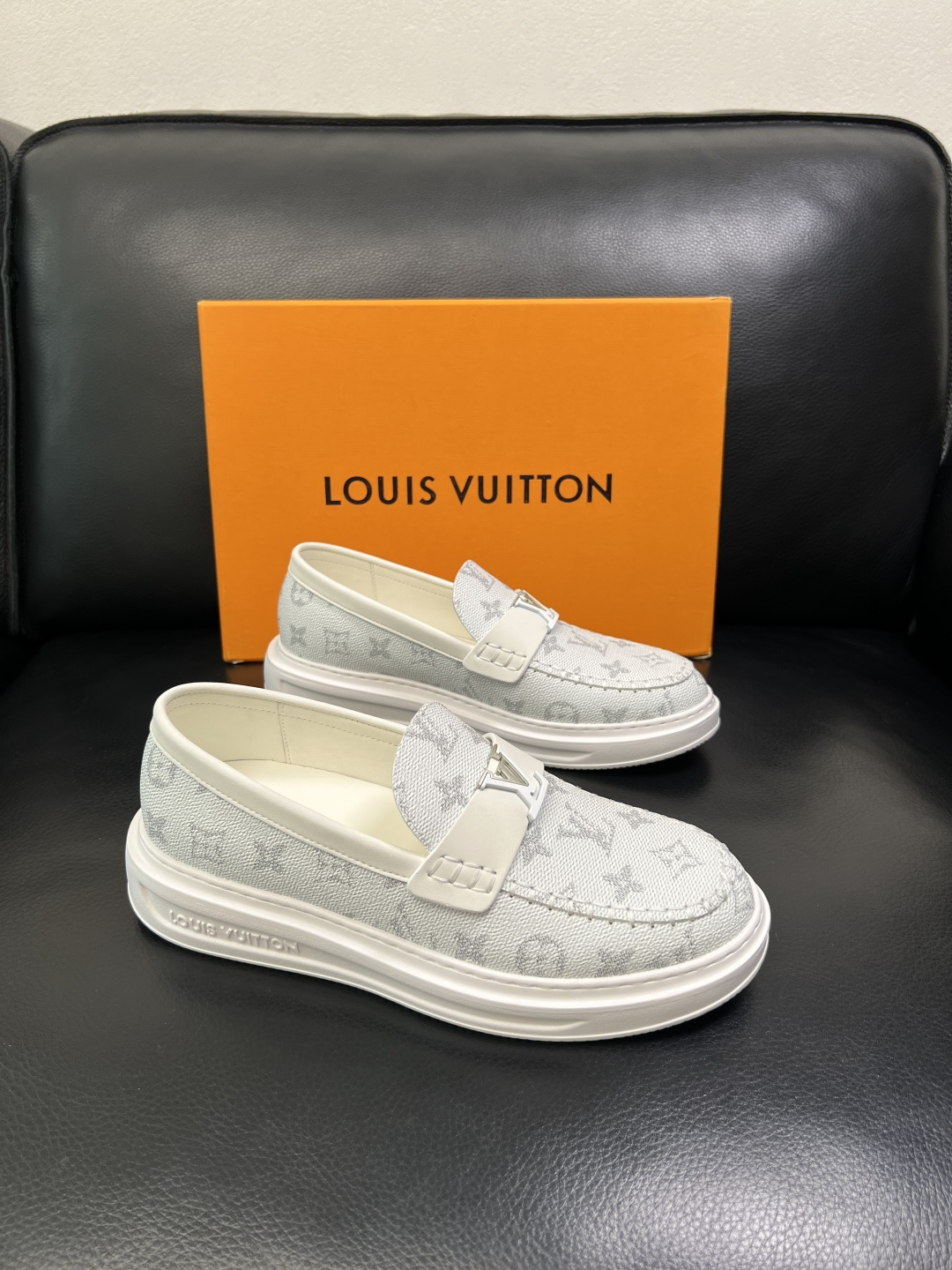 Lv 高品质 顶级工艺品 路易威登，运动板鞋专柜同步，鞋面意大利进口，高品质拼接缤纷色彩复杂工艺品，进口