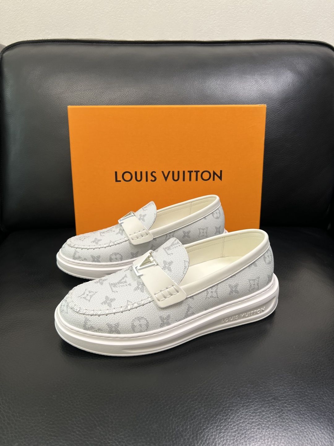 Lv 高品质 顶级工艺品 路易威登，运动板鞋专柜同步，鞋面意大利进口，高品质拼接缤纷色彩复杂工艺品，进口