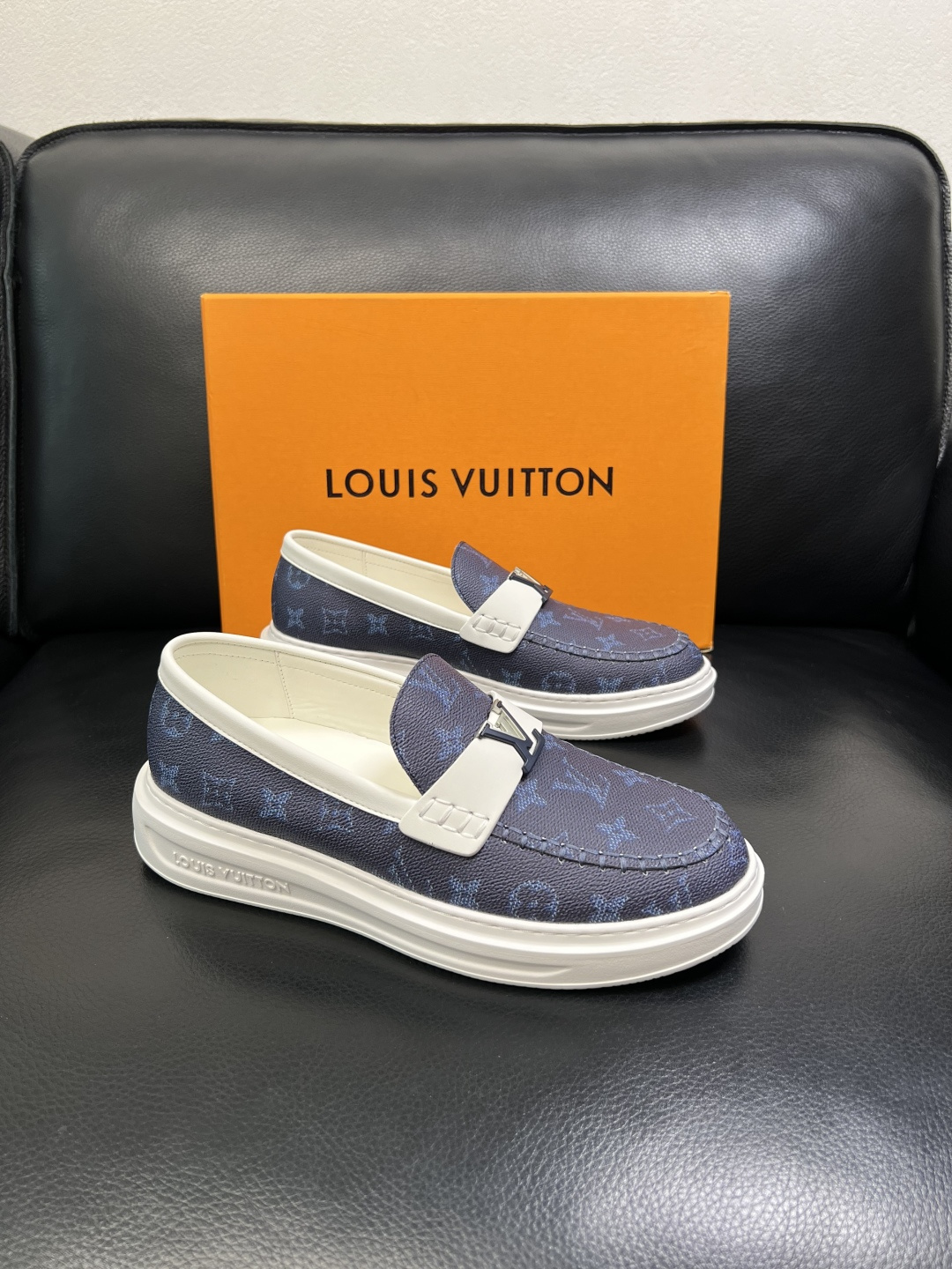 NO:756498,Lv high-quality top crafts Louis Vuitton, sports sneakers counter synchronization, uppers imported from Italy, high-quality splicing colorful complex crafts, imported mesh pads are soft and comfortable, original soles are specially provided by the original factory, TPU exclusive movable molded soles are super comfortable, original factory follow-up goods, code number 38-44 (customized 45), louis vuitton, louis vuitton19860909Lv 高品质 顶级工艺品 路易威登,运动板鞋专柜同步,鞋面意大利进口,高品质拼接缤纷色彩复杂工艺品,进口网布里垫柔软舒适,鞋底原厂特供原版底,TPU独家活动成型底超级舒适,原厂跟单货,码数 38-44（订做 45）,,louis vuitton,louis vuitton,Men's shoes
