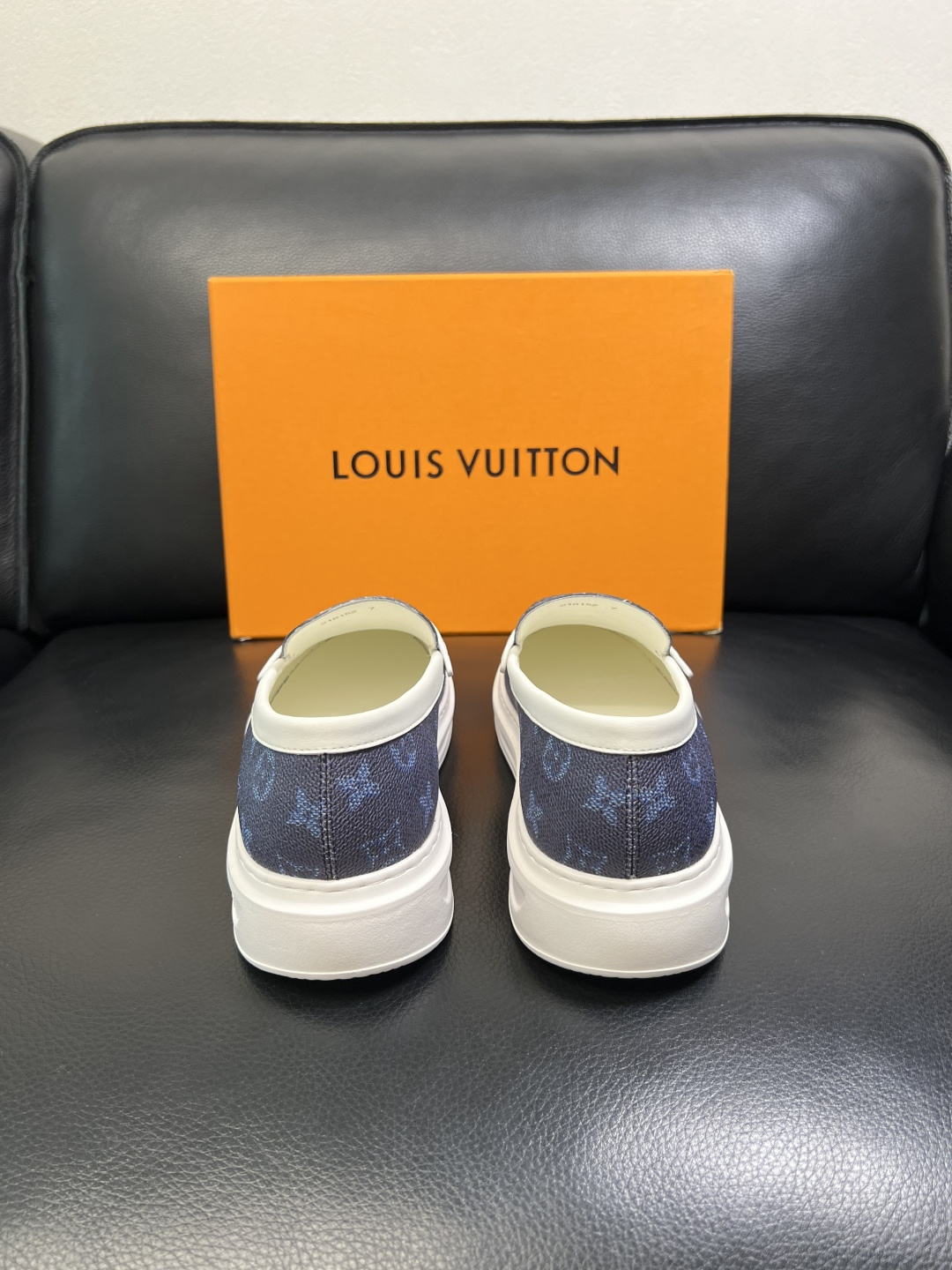 Lv 高品质 顶级工艺品 路易威登，运动板鞋专柜同步，鞋面意大利进口，高品质拼接缤纷色彩复杂工艺品，进口