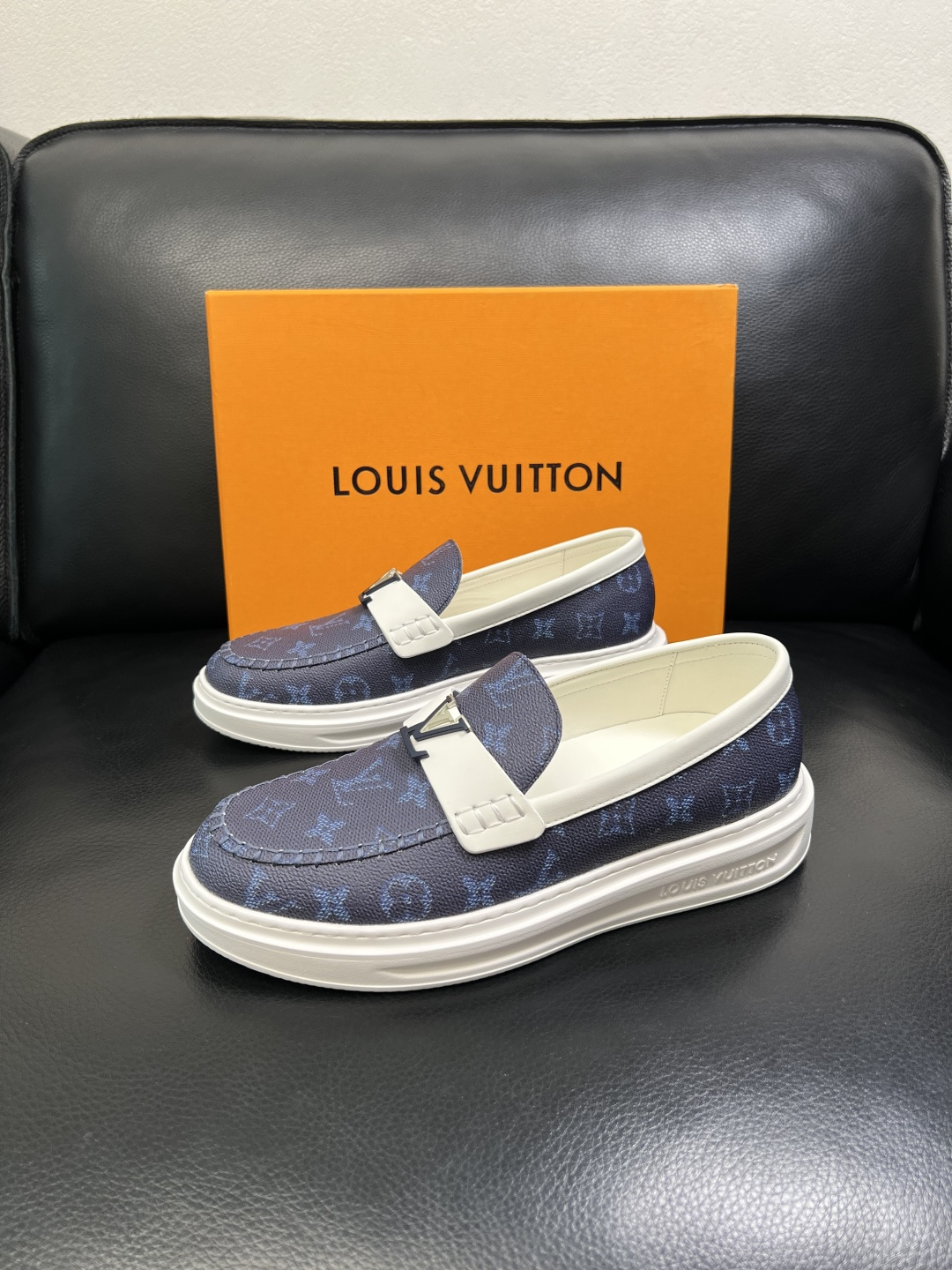 Lv 高品质 顶级工艺品 路易威登，运动板鞋专柜同步，鞋面意大利进口，高品质拼接缤纷色彩复杂工艺品，进口