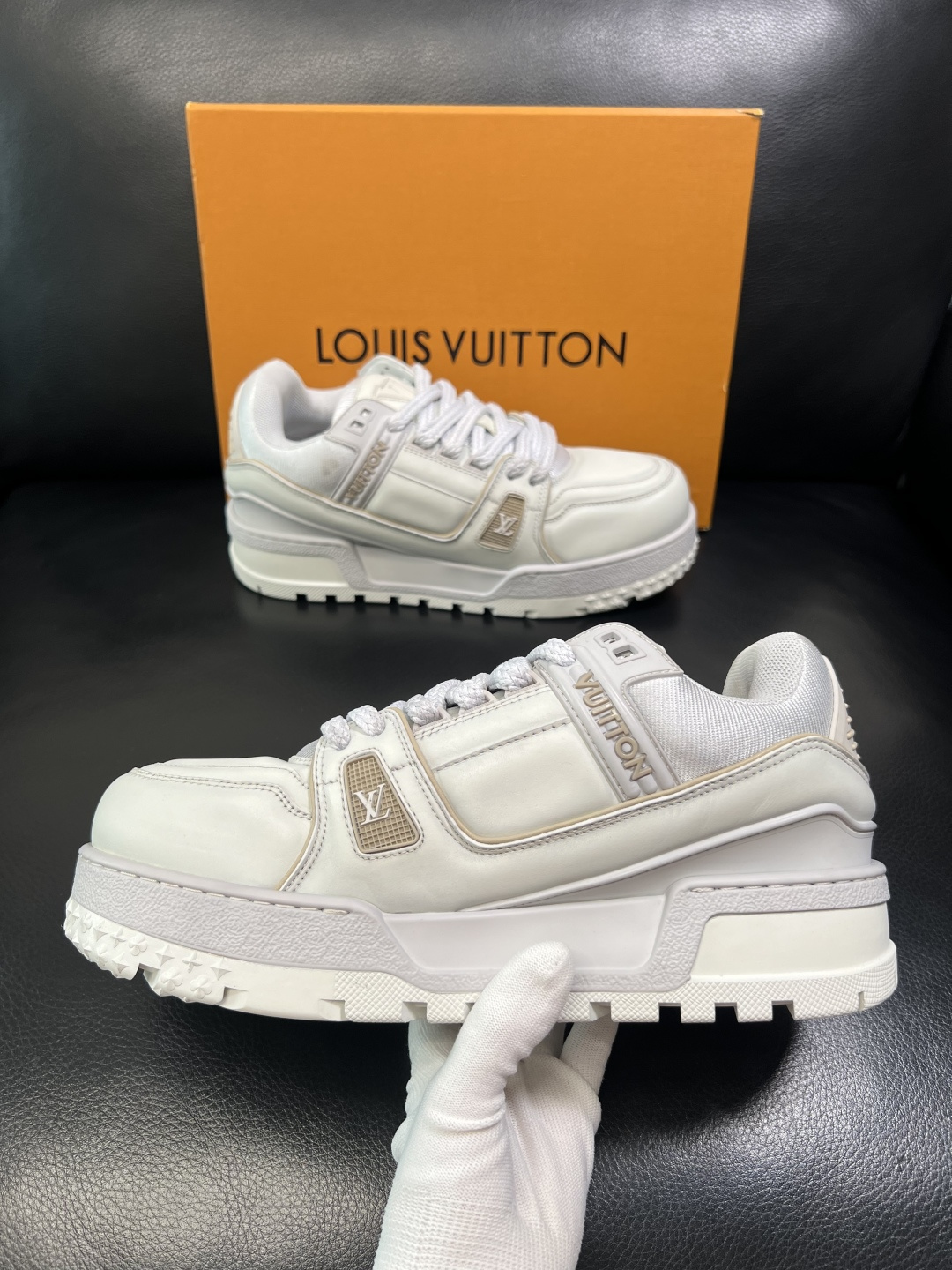 Lv 高品质 顶级工艺品 路易威登，运动板鞋专柜同步原厂配置，鞋面意大利进口牛皮改色面料，进口网布里垫柔