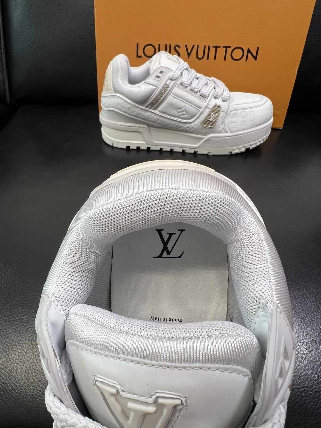 Lv 高品质 顶级工艺品 路易威登，运动板鞋专柜同步原厂配置，鞋面意大利进口牛皮改色面料，进口网布里垫柔