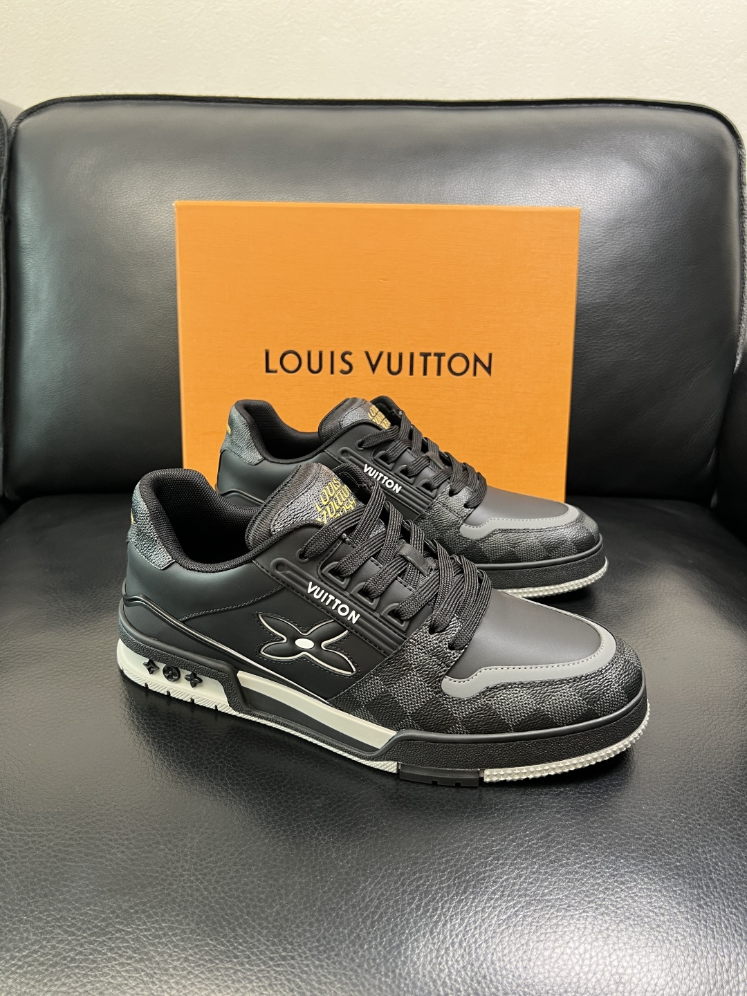 Lv 高品质 顶级工艺品 路易威登，专柜同步原厂配置，鞋面意大利进口牛皮拼布面料，进口水染牛皮垫网里柔软