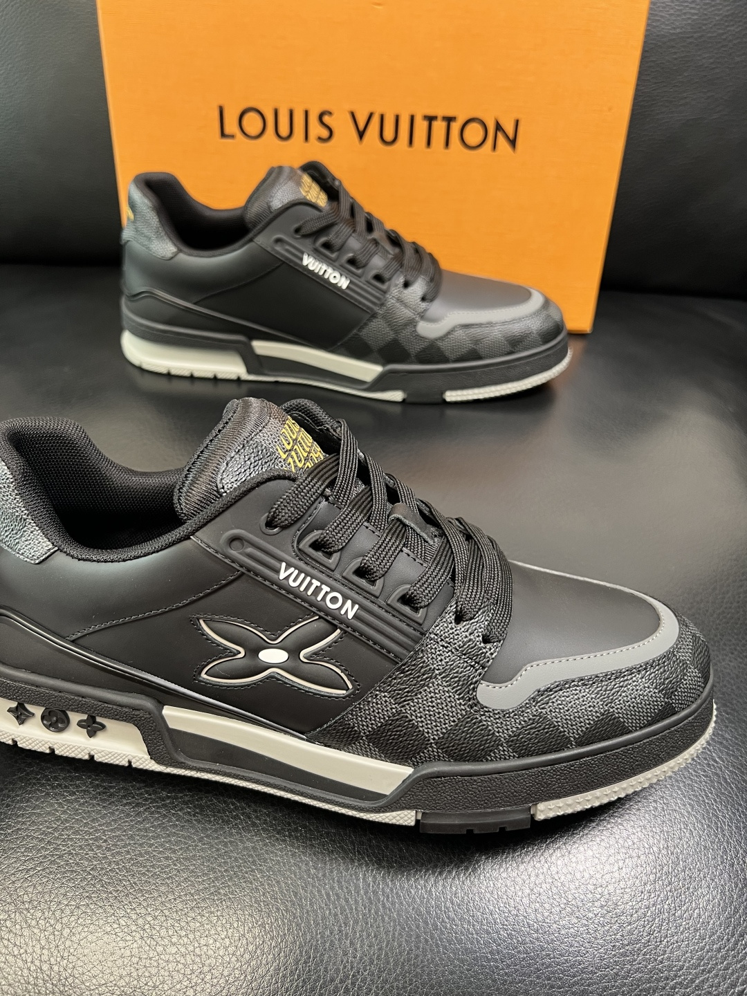 Lv 高品质 顶级工艺品 路易威登，专柜同步原厂配置，鞋面意大利进口牛皮拼布面料，进口水染牛皮垫网里柔软