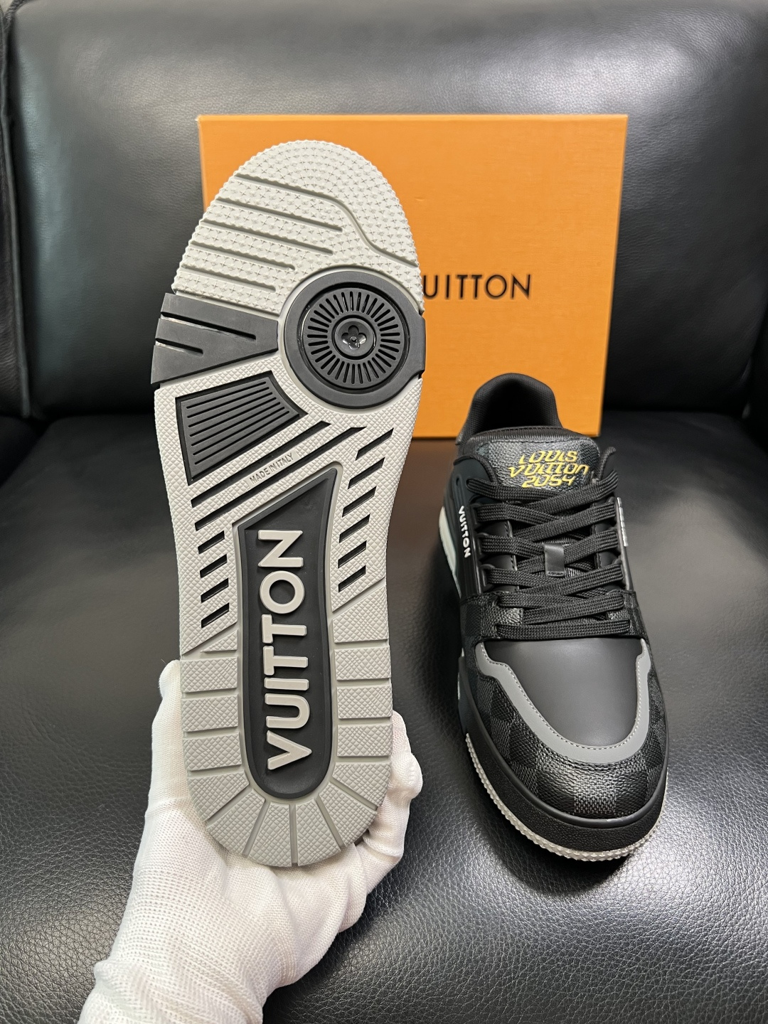 Lv 高品质 顶级工艺品 路易威登，专柜同步原厂配置，鞋面意大利进口牛皮拼布面料，进口水染牛皮垫网里柔软