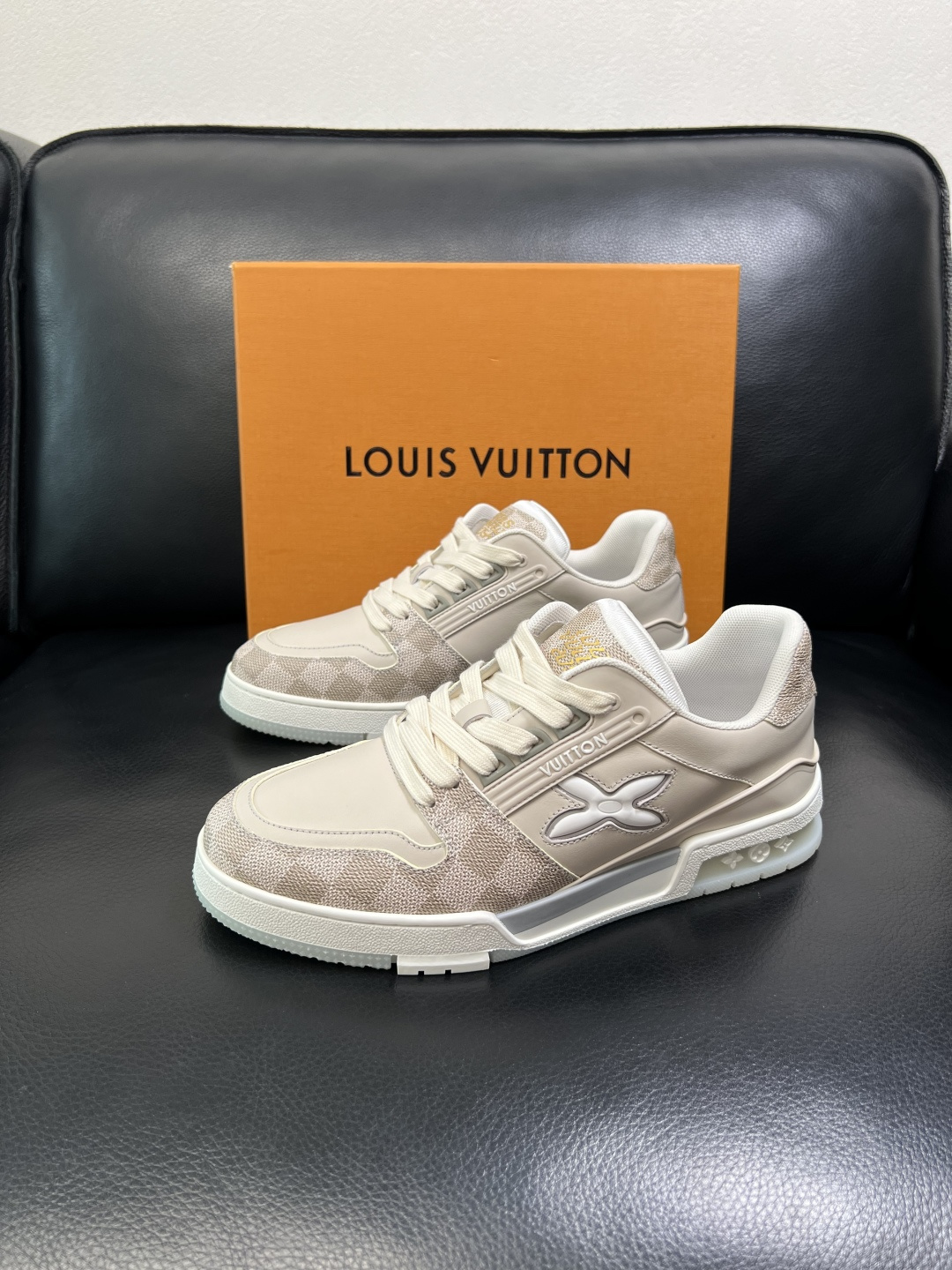 Lv 高品质 顶级工艺品 路易威登，专柜同步原厂配置，鞋面意大利进口牛皮拼布面料，进口水染牛皮垫网里柔软