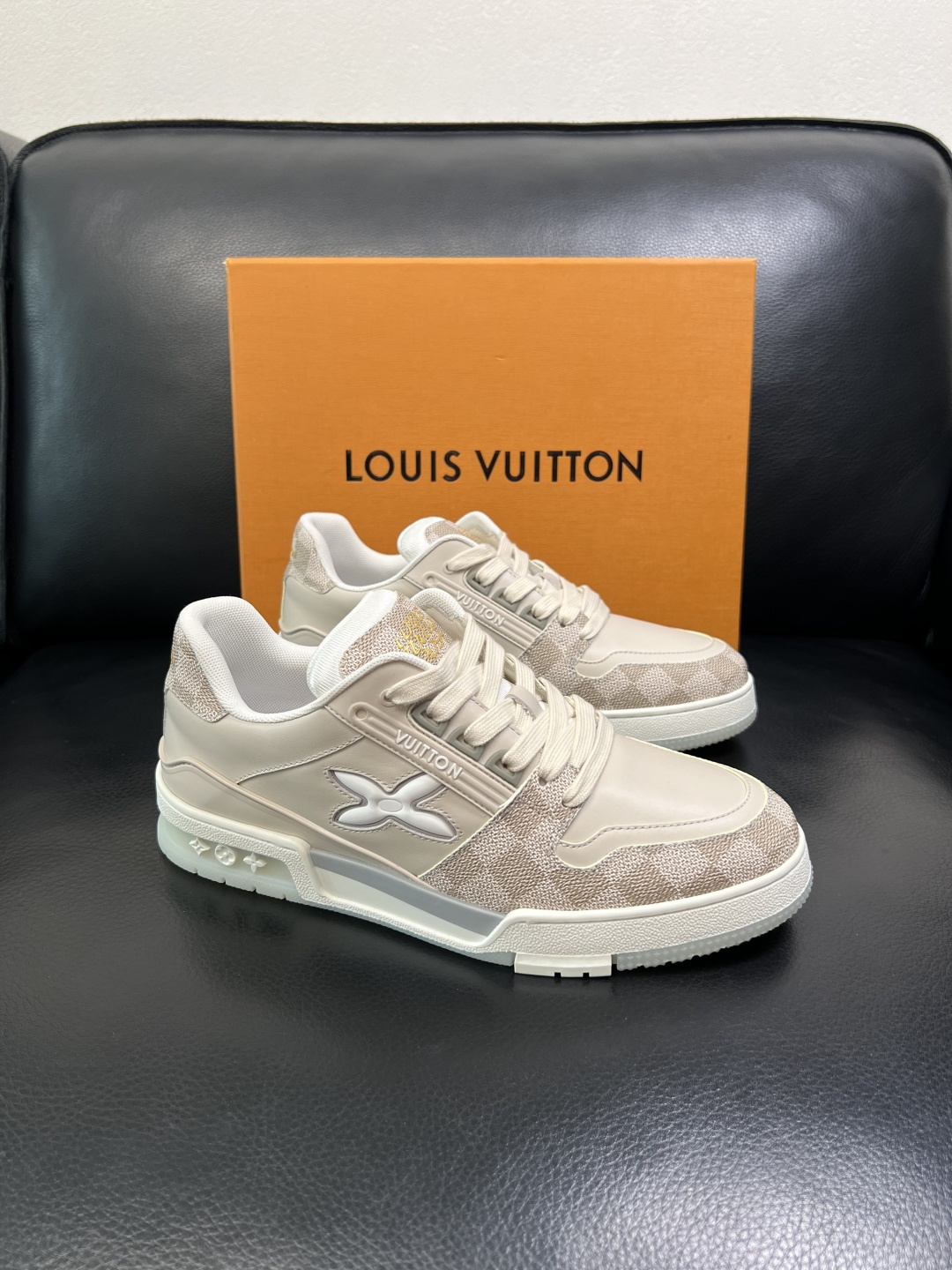 Lv 高品质 顶级工艺品 路易威登，专柜同步原厂配置，鞋面意大利进口牛皮拼布面料，进口水染牛皮垫网里柔软