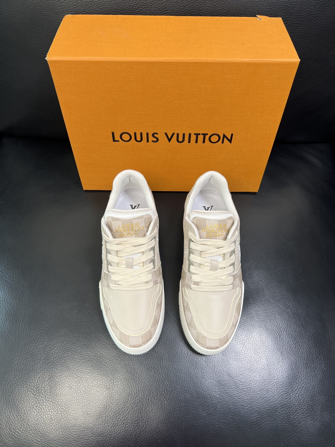 Lv 高品质 顶级工艺品 路易威登，专柜同步原厂配置，鞋面意大利进口牛皮拼布面料，进口水染牛皮垫网里柔软