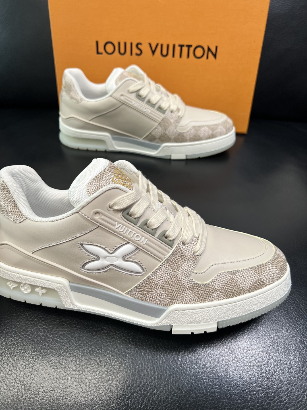 Lv 高品质 顶级工艺品 路易威登，专柜同步原厂配置，鞋面意大利进口牛皮拼布面料，进口水染牛皮垫网里柔软