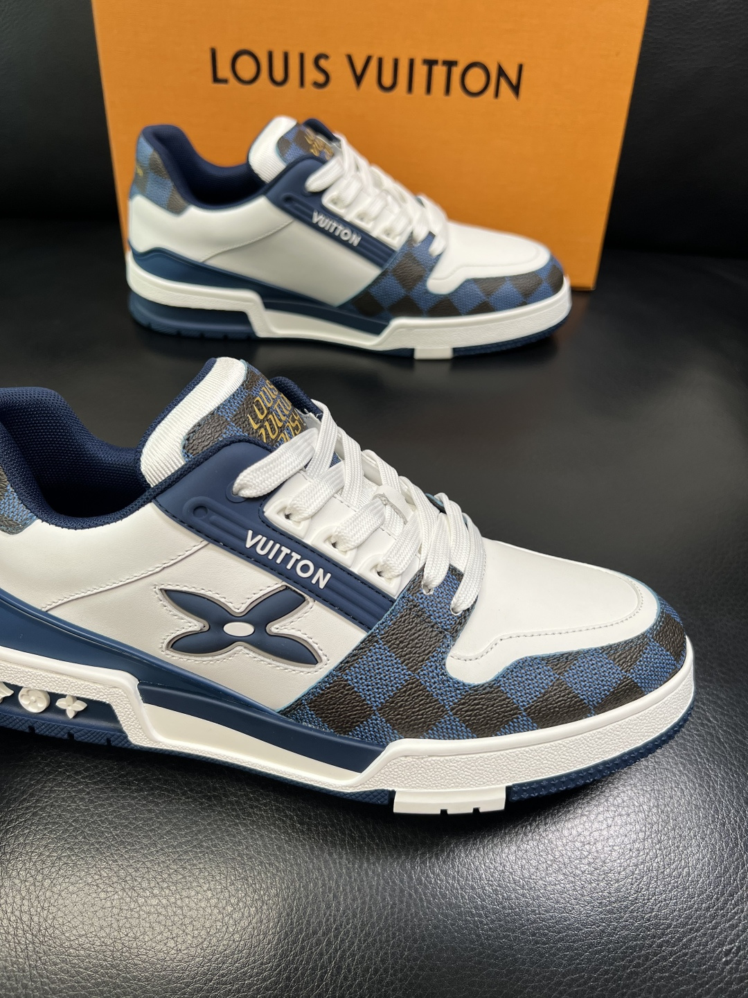 Lv 高品质 顶级工艺品 路易威登，专柜同步原厂配置，鞋面意大利进口牛皮拼布面料，进口水染牛皮垫网里柔软