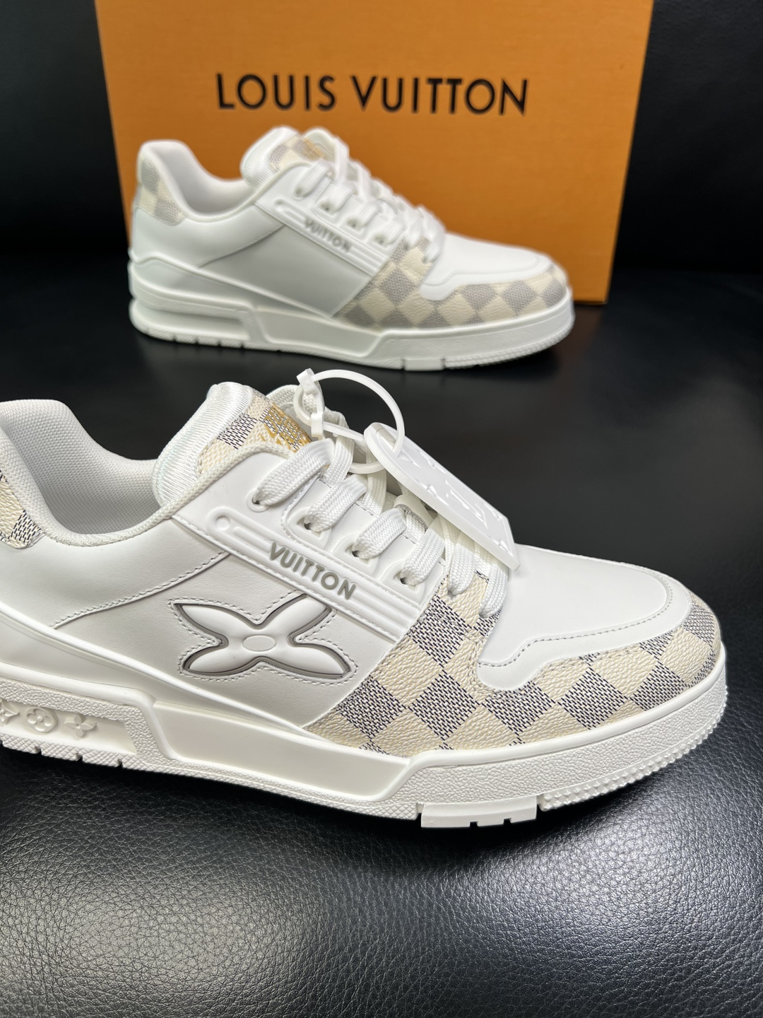 Lv 高品质 顶级工艺品 路易威登，专柜同步原厂配置，鞋面意大利进口牛皮拼布面料，进口水染牛皮垫网里柔软