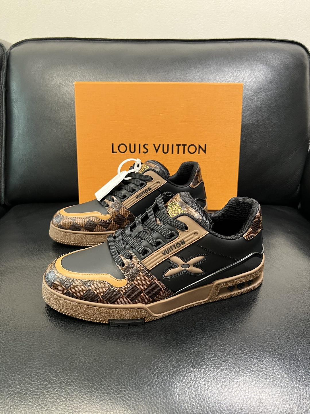 Lv 高品质 顶级工艺品 路易威登，专柜同步原厂配置，鞋面意大利进口牛皮拼布面料，进口水染牛皮垫网里柔软