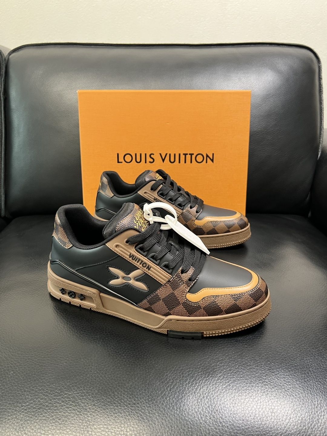 Lv 高品质 顶级工艺品 路易威登，专柜同步原厂配置，鞋面意大利进口牛皮拼布面料，进口水染牛皮垫网里柔软