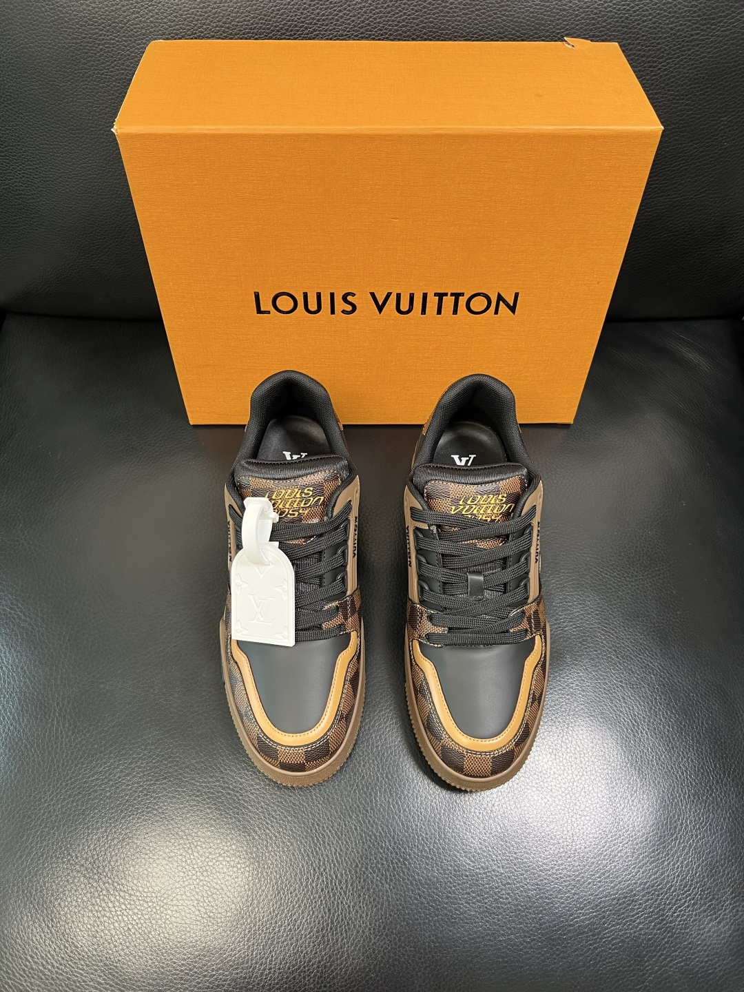 Lv 高品质 顶级工艺品 路易威登，专柜同步原厂配置，鞋面意大利进口牛皮拼布面料，进口水染牛皮垫网里柔软