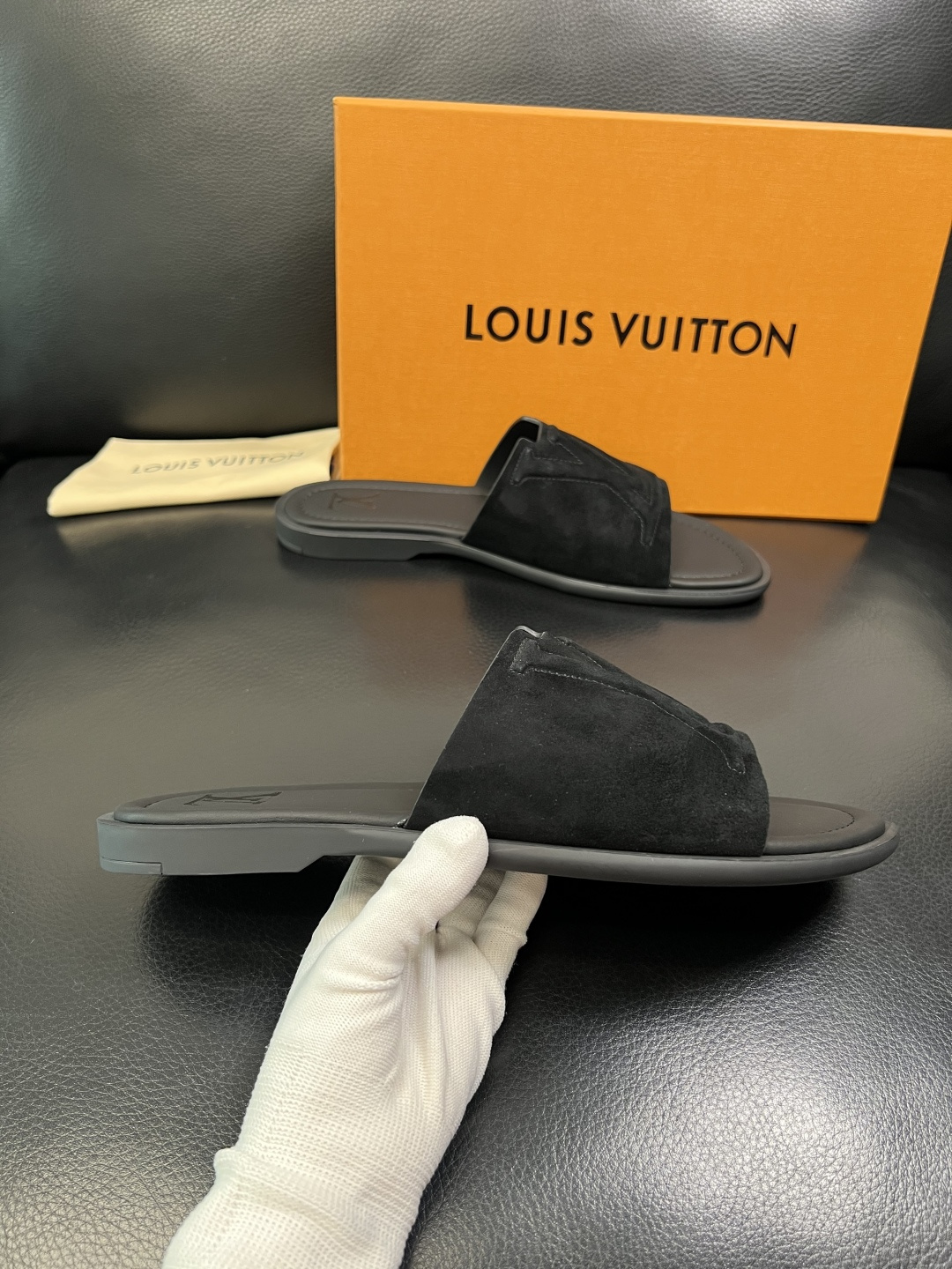 Lv 高品质 顶级工艺品 路易威登，拖鞋 专柜同步原厂配置，鞋面意大利进口，高品质拼接缤纷色彩复杂工艺品