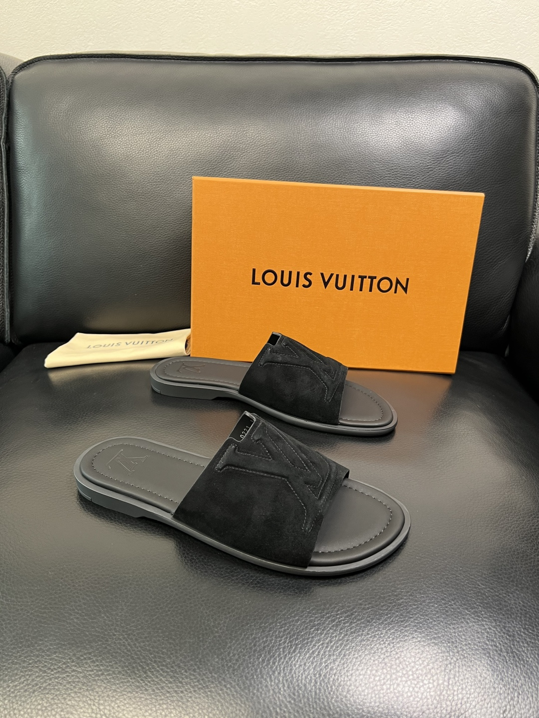 Lv 高品质 顶级工艺品 路易威登，拖鞋 专柜同步原厂配置，鞋面意大利进口，高品质拼接缤纷色彩复杂工艺品