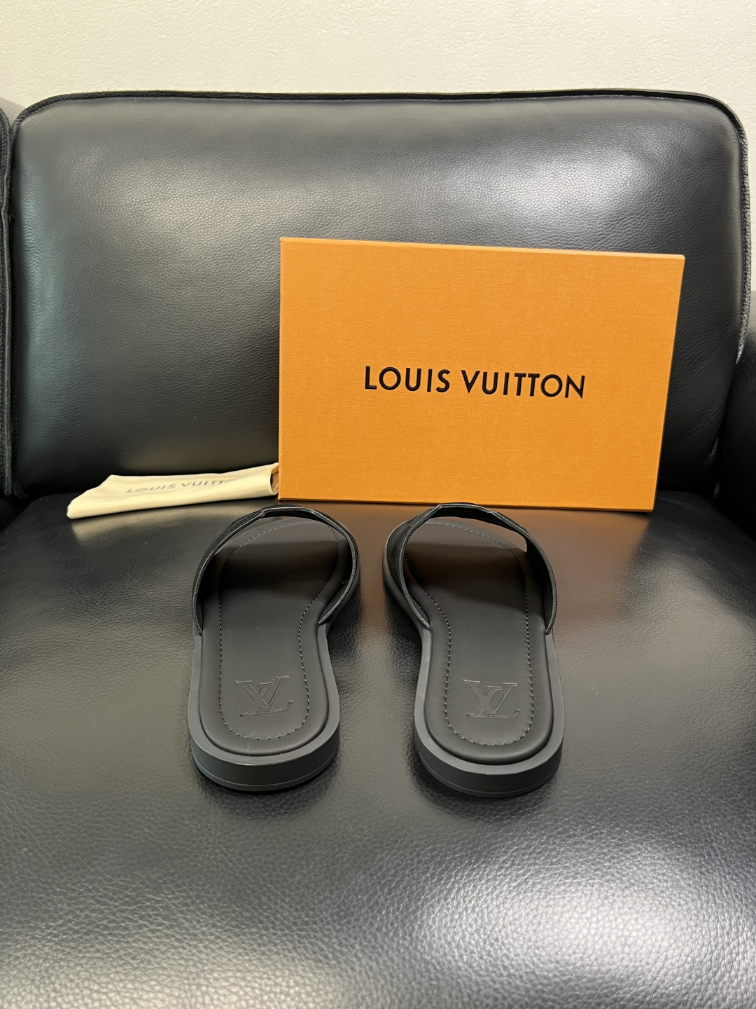Lv 高品质 顶级工艺品 路易威登，拖鞋 专柜同步原厂配置，鞋面意大利进口，高品质拼接缤纷色彩复杂工艺品