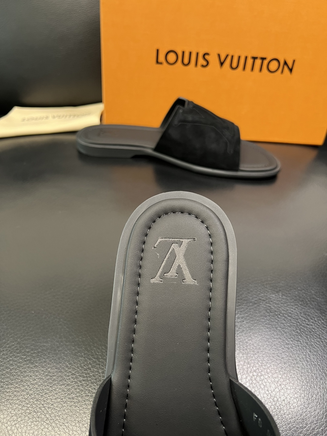 Lv 高品质 顶级工艺品 路易威登，拖鞋 专柜同步原厂配置，鞋面意大利进口，高品质拼接缤纷色彩复杂工艺品