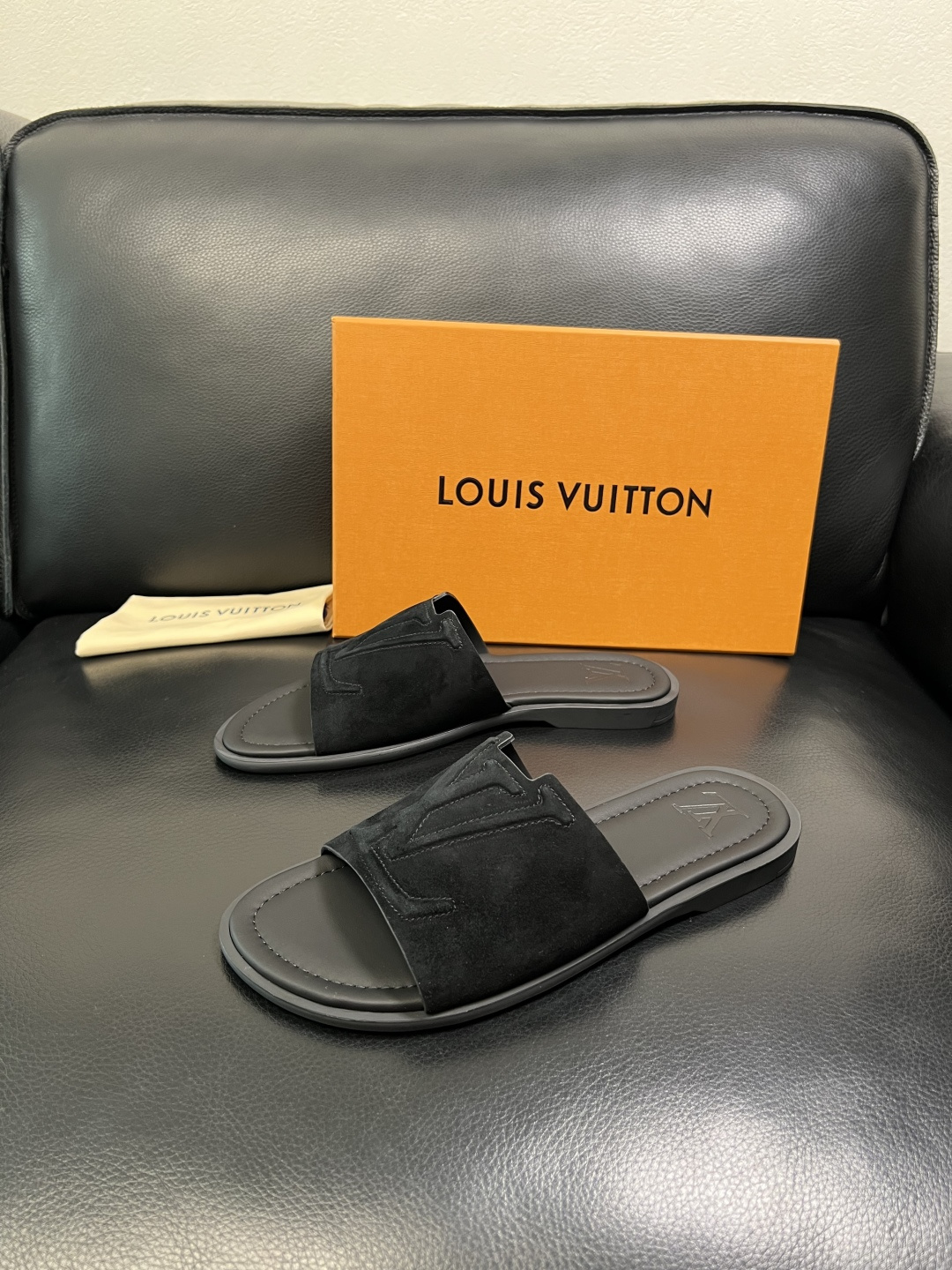 Lv 高品质 顶级工艺品 路易威登，拖鞋 专柜同步原厂配置，鞋面意大利进口，高品质拼接缤纷色彩复杂工艺品