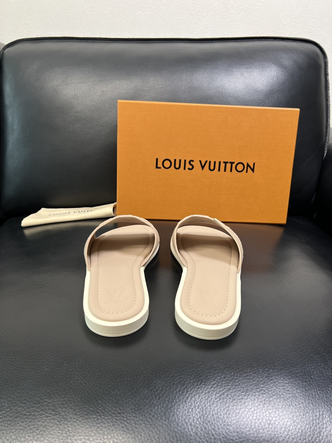 Lv 高品质 顶级工艺品 路易威登，拖鞋 专柜同步原厂配置，鞋面意大利进口，高品质拼接缤纷色彩复杂工艺品