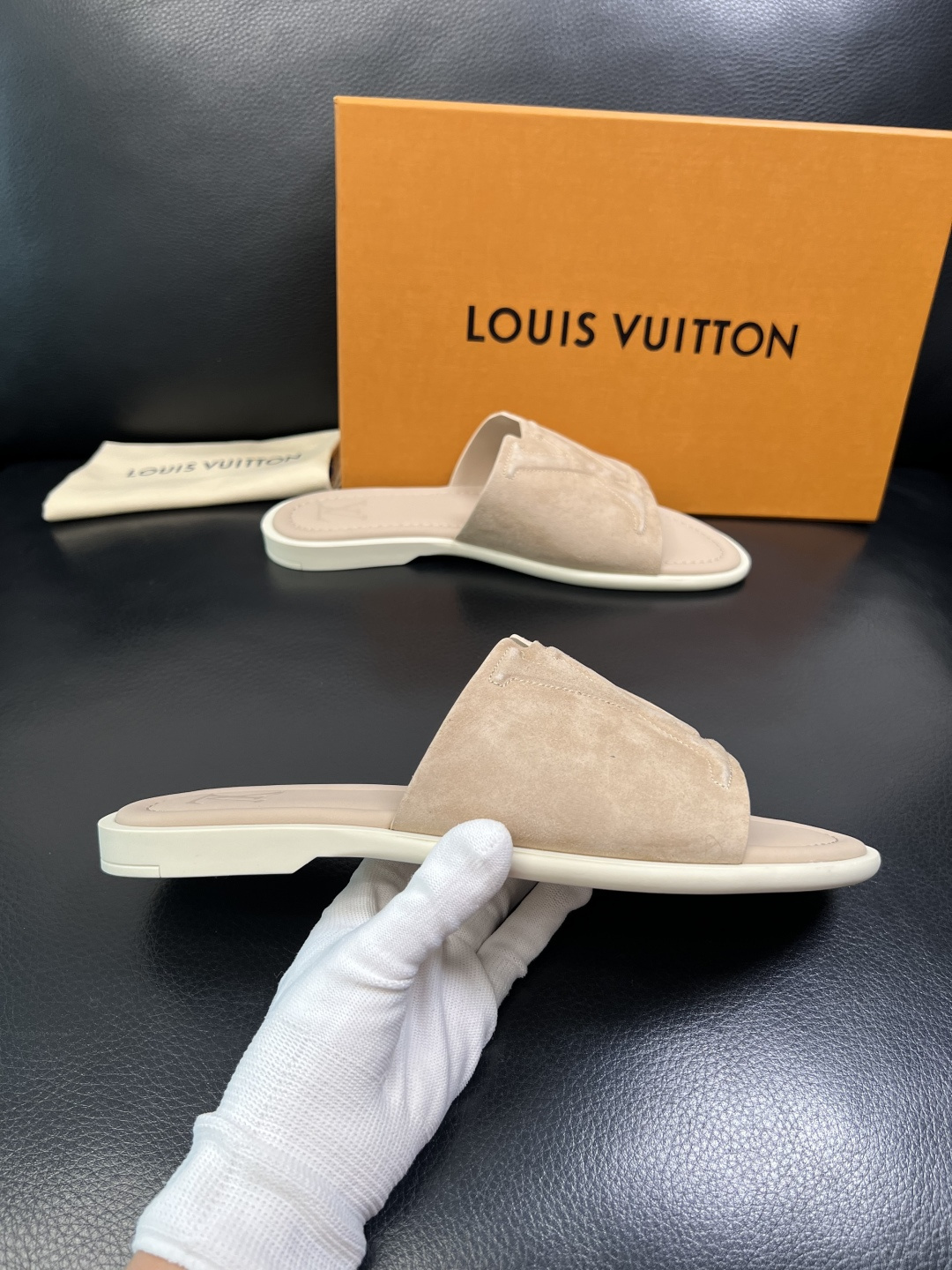 Lv 高品质 顶级工艺品 路易威登，拖鞋 专柜同步原厂配置，鞋面意大利进口，高品质拼接缤纷色彩复杂工艺品
